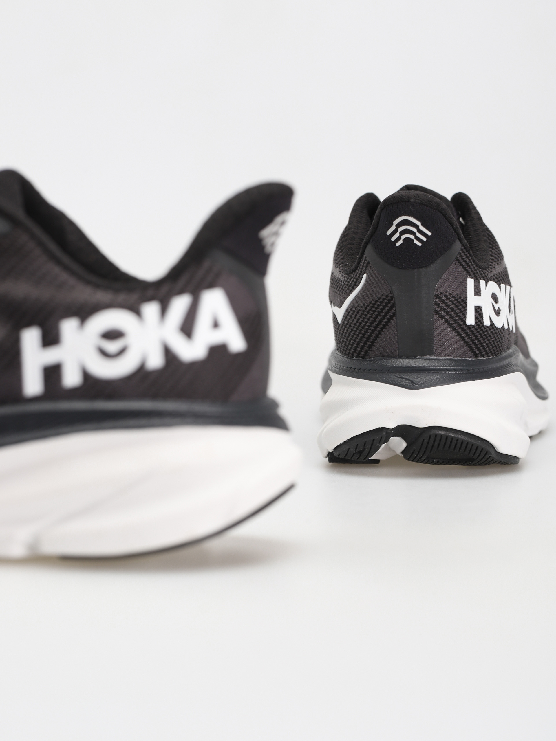 Hoka Clifton 9 Cipők (black/white)