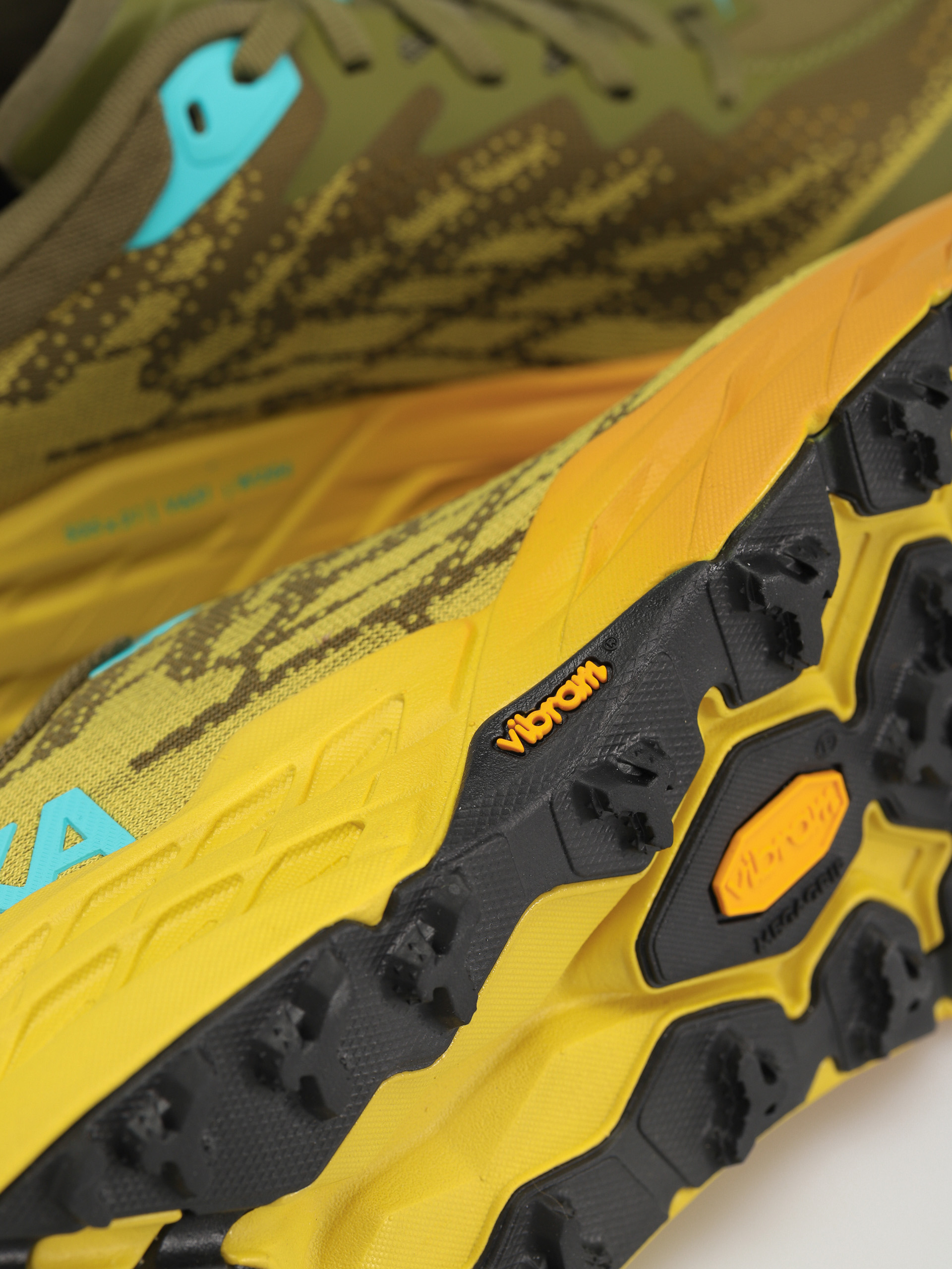 Hoka Speedgoat 5 Cipők (avocado/passion fruit)