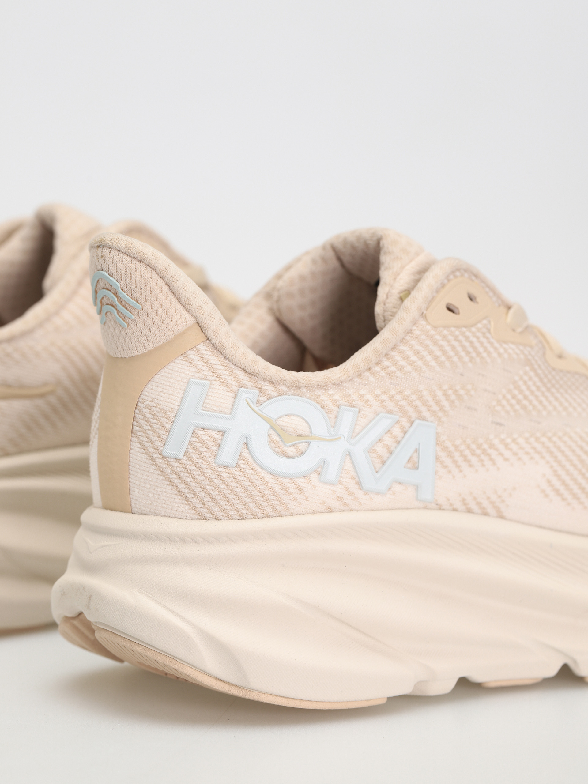 Hoka Clifton 9 Cipők Wmn (shifting sand/eggnog)