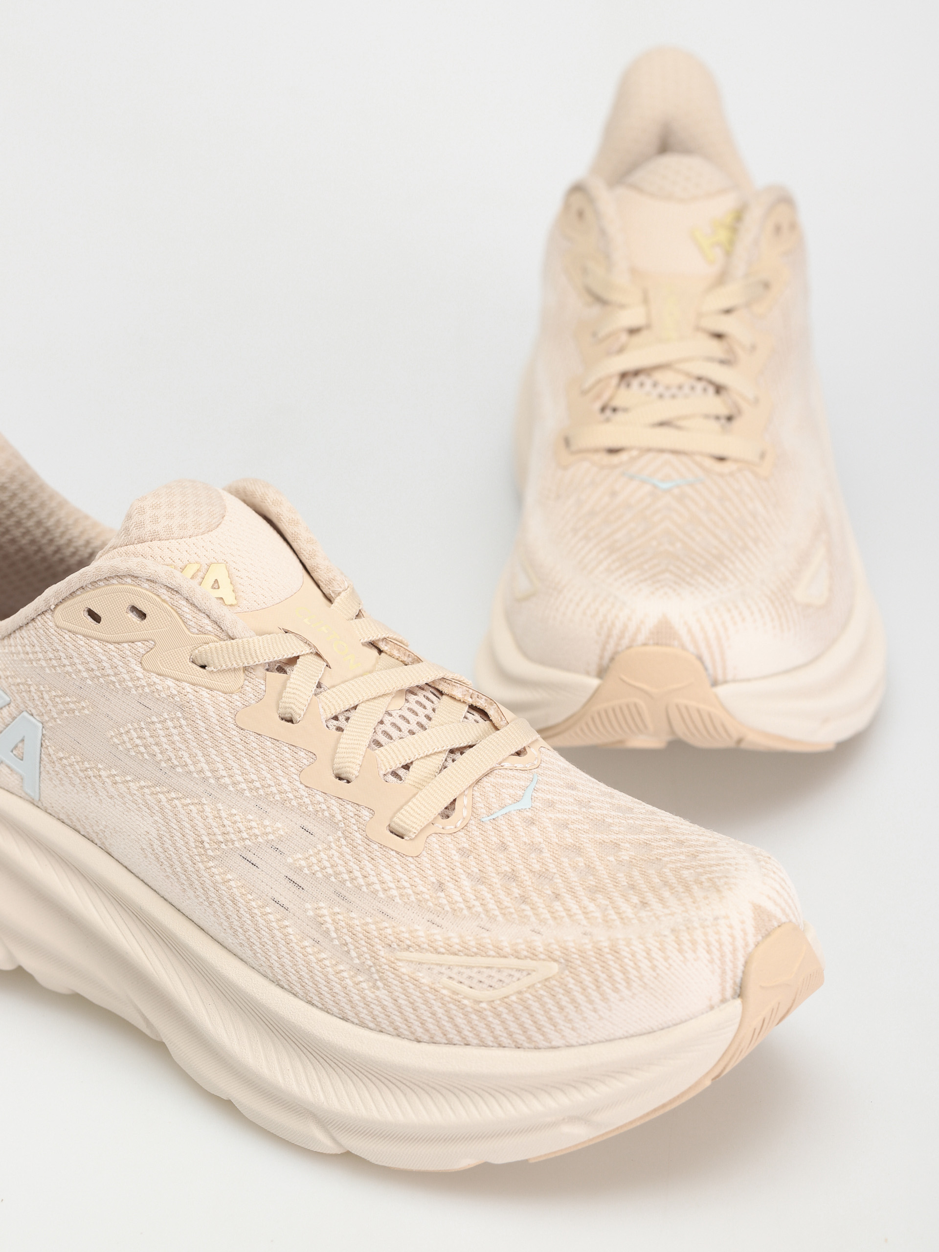 Hoka Clifton 9 Cipők Wmn (shifting sand/eggnog)