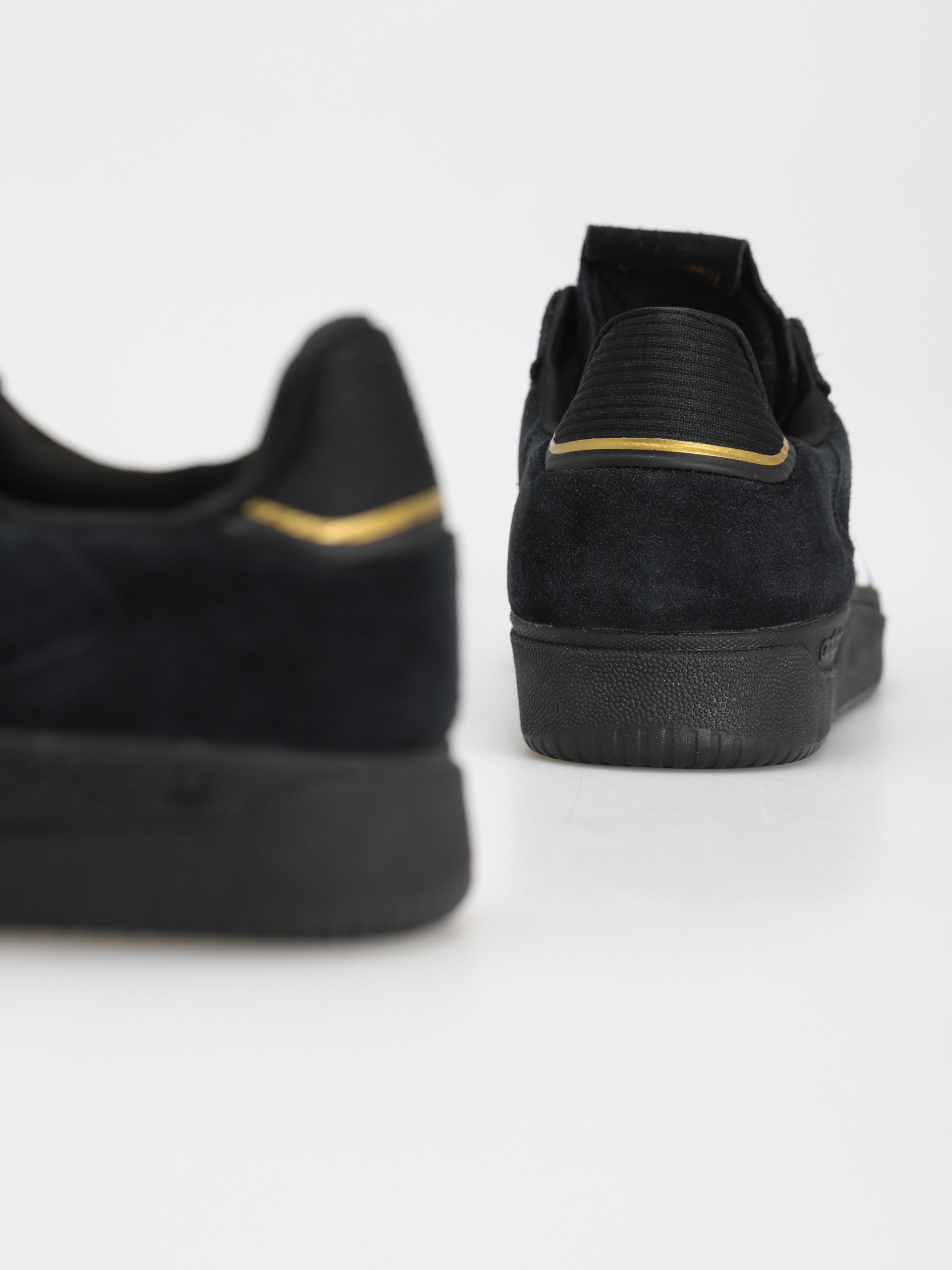 adidas Tyshawn Low Cipők (cblack/ftwwht/goldmt1)