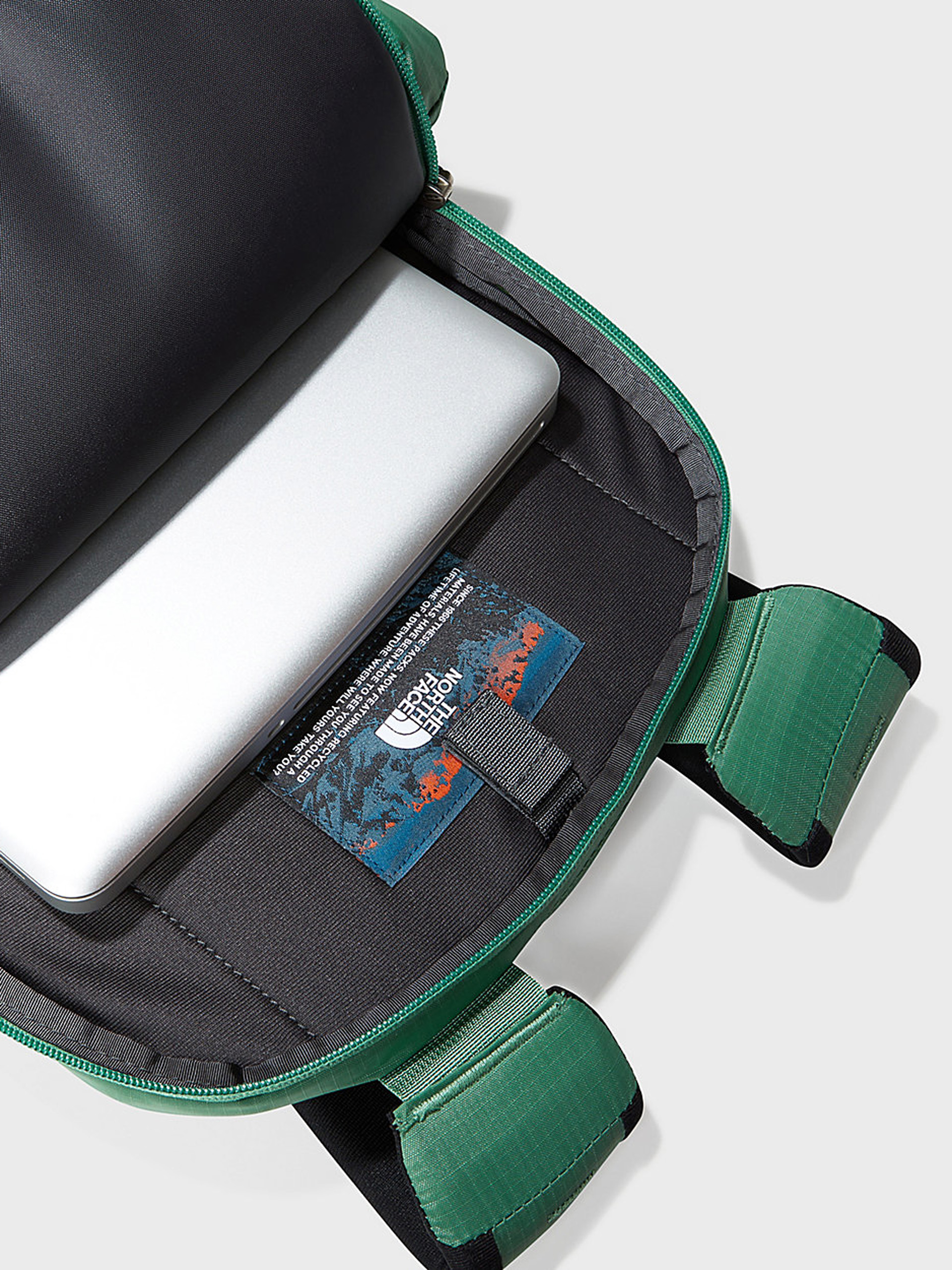 The North Face Borealis Hátizsák (deep grass green/tnf black)