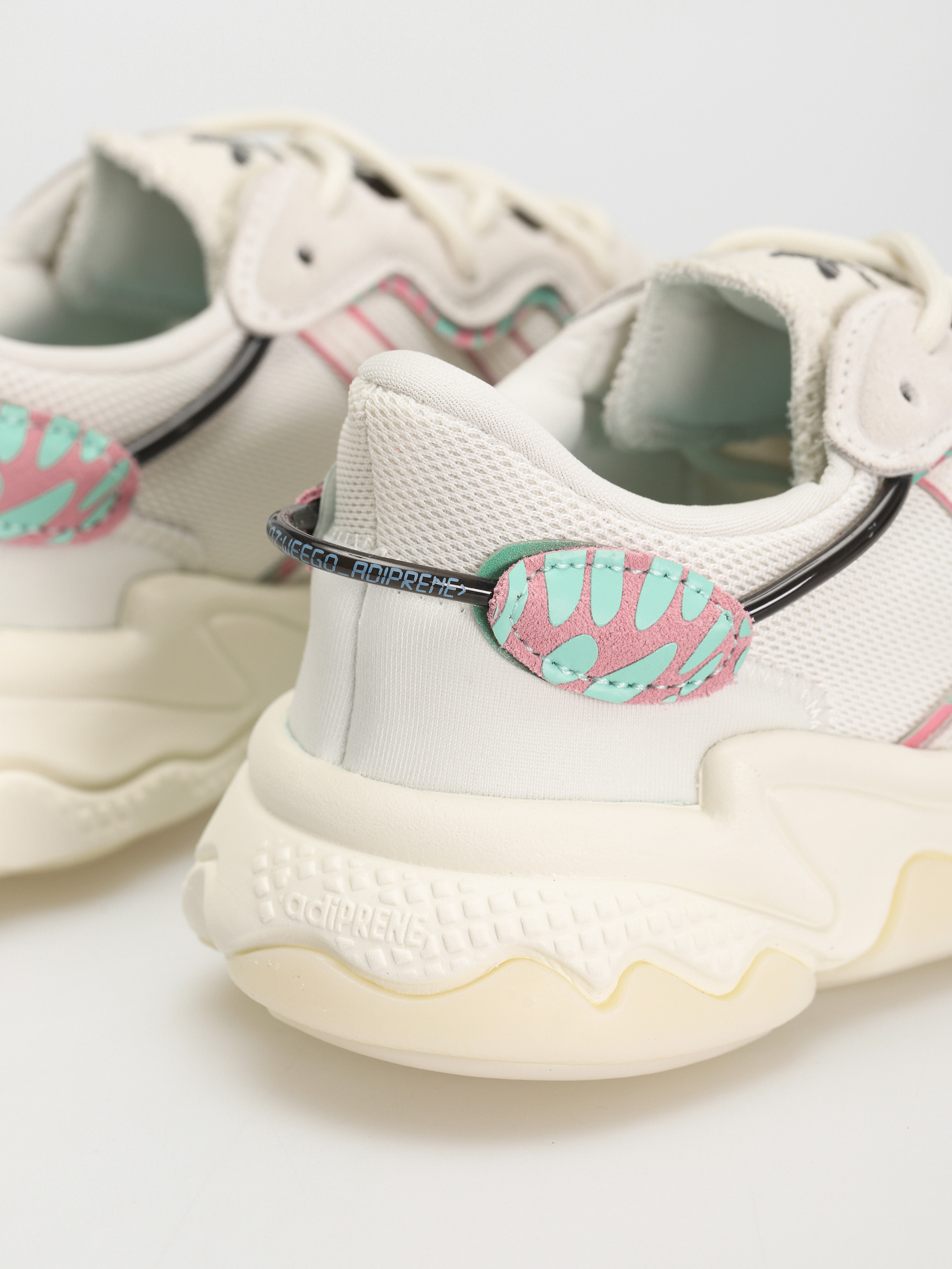 adidas Originals Ozweego Cipők Wmn (owhite/owhite/cblack)