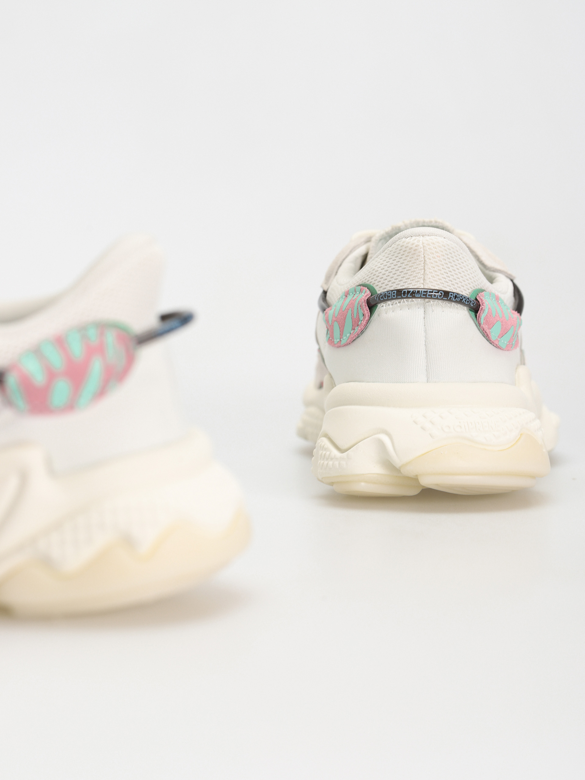 adidas Originals Ozweego Cipők Wmn (owhite/owhite/cblack)