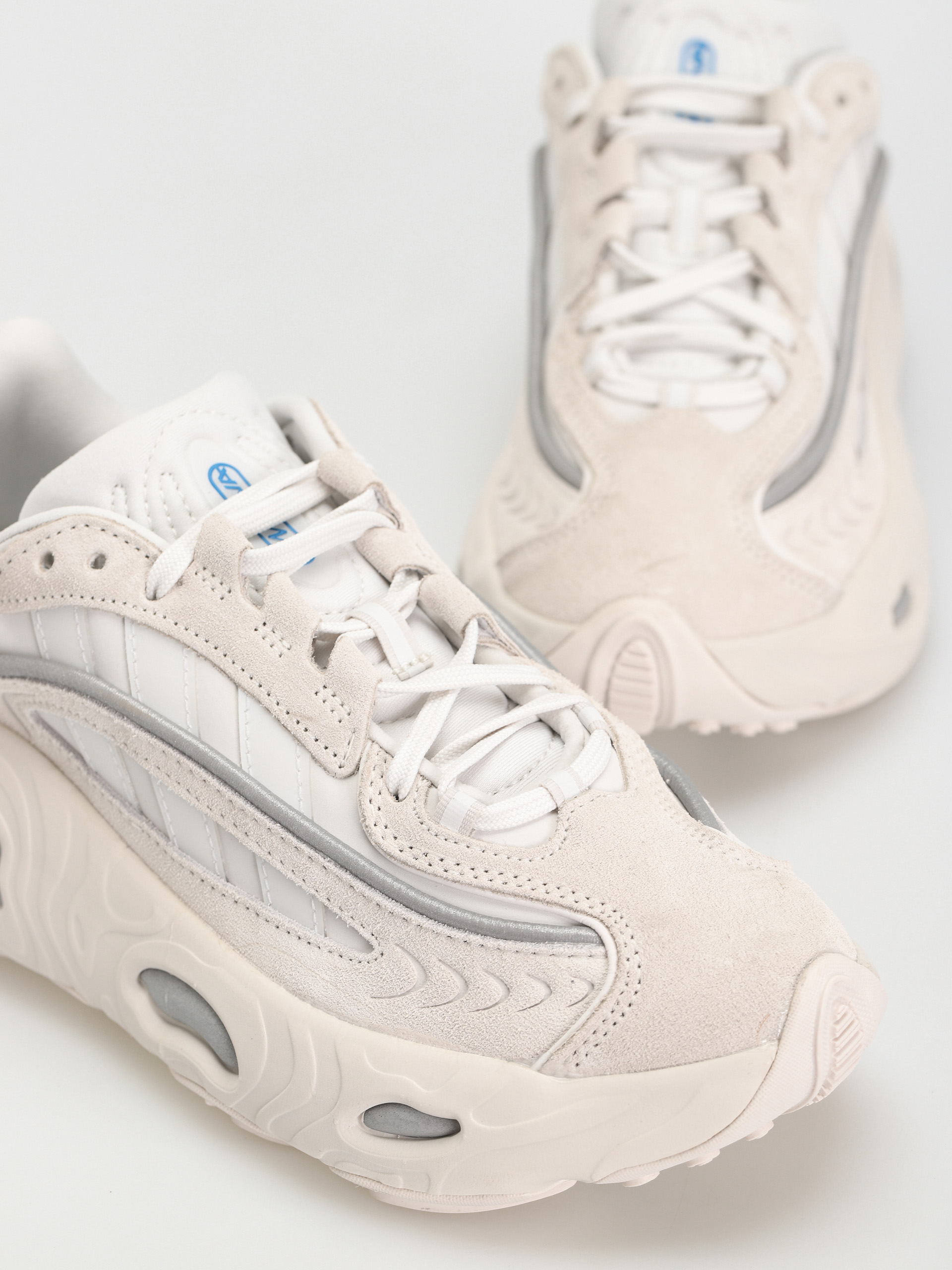 adidas Originals Oznova Cipők (crywht/crywht/silvmt)