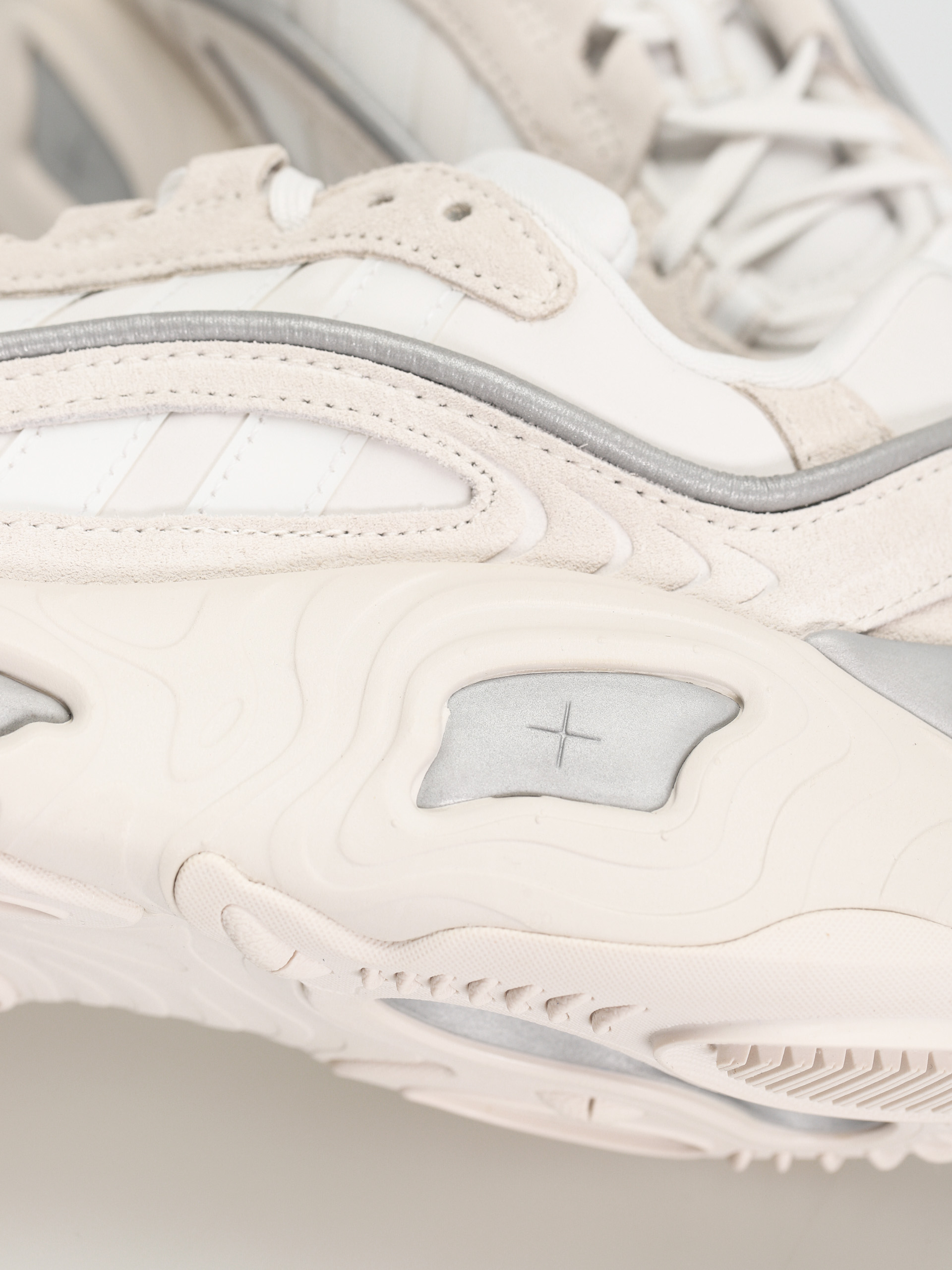 adidas Originals Oznova Cipők (crywht/crywht/silvmt)