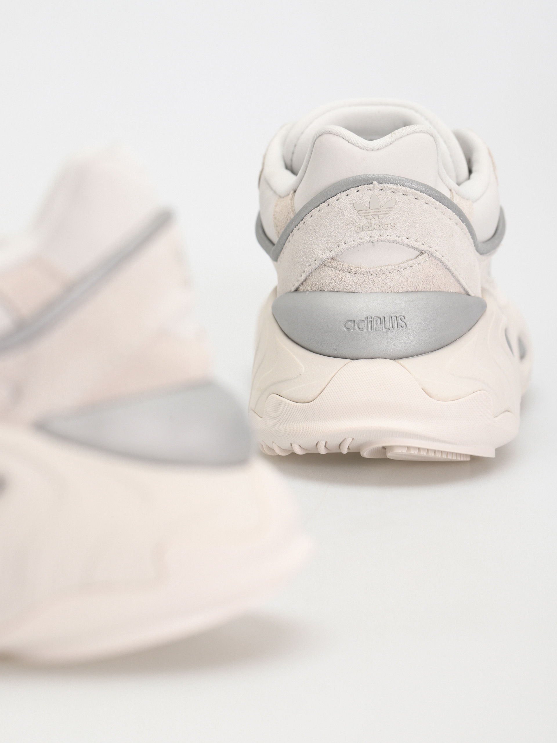 adidas Originals Oznova Cipők (crywht/crywht/silvmt)