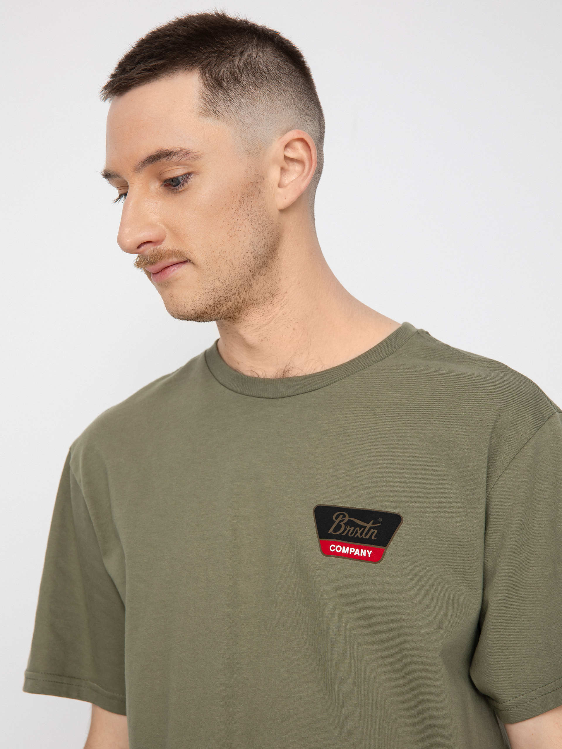 Brixton Linwood póló (olive surplus/gold/aloha red)