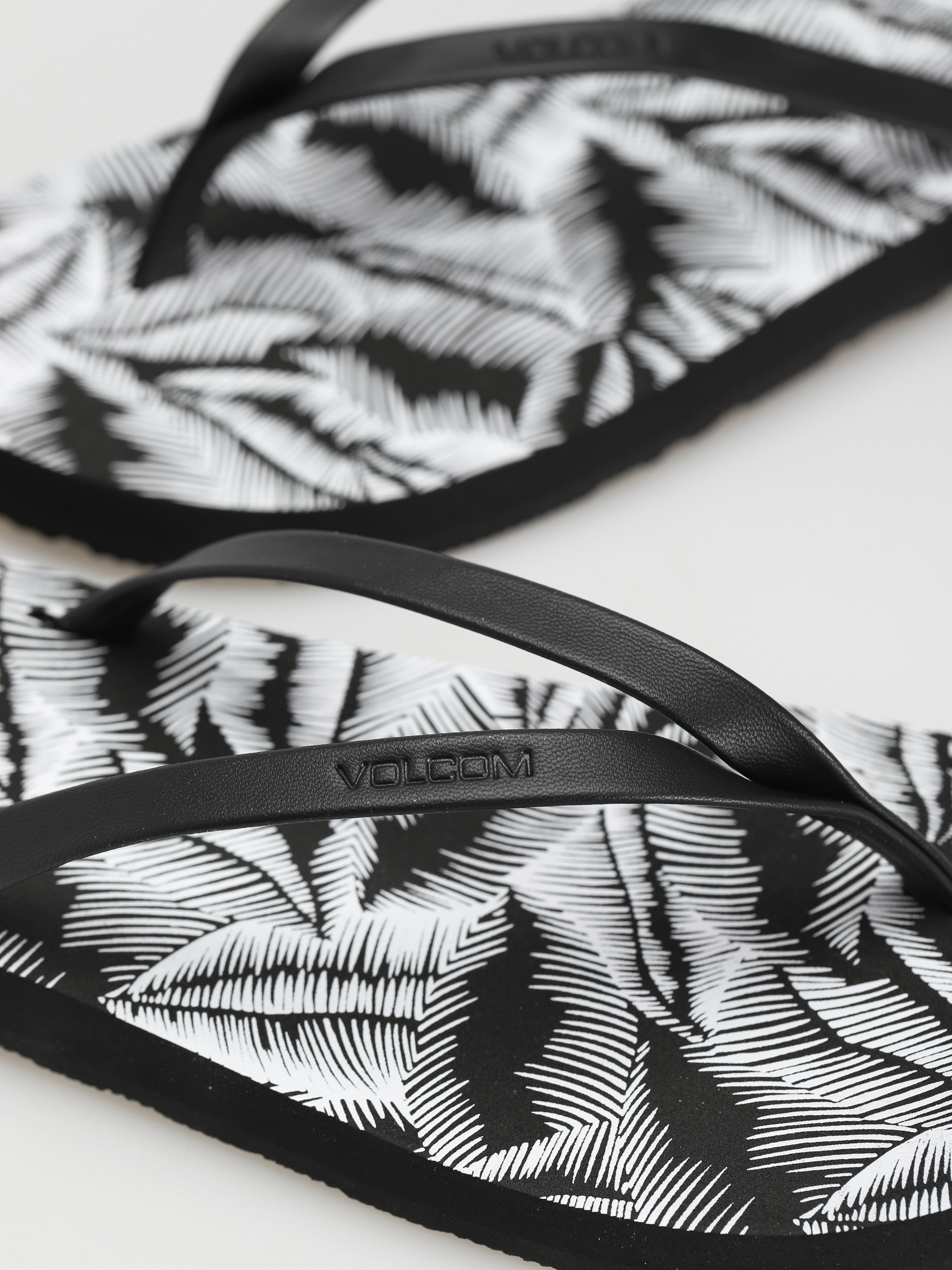 Volcom Color Me Spring Flip-flop papucsok Wmn (black white)