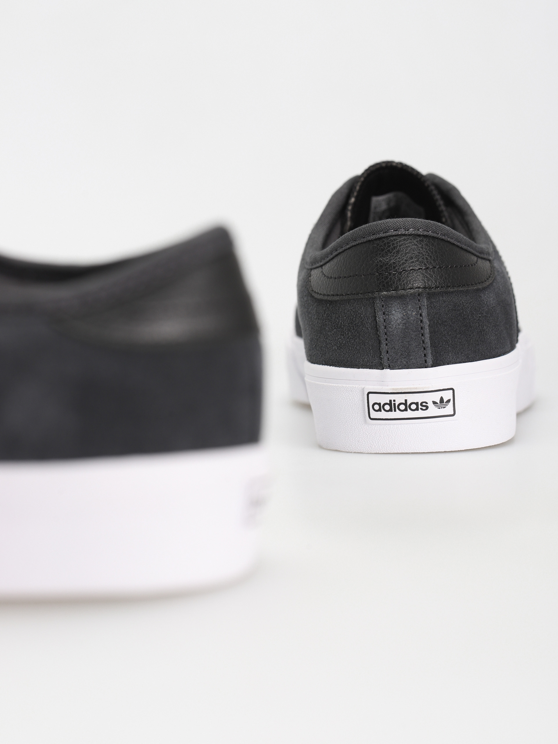 adidas Seeley XT Cipők (carbon/cblack/ftwwht)