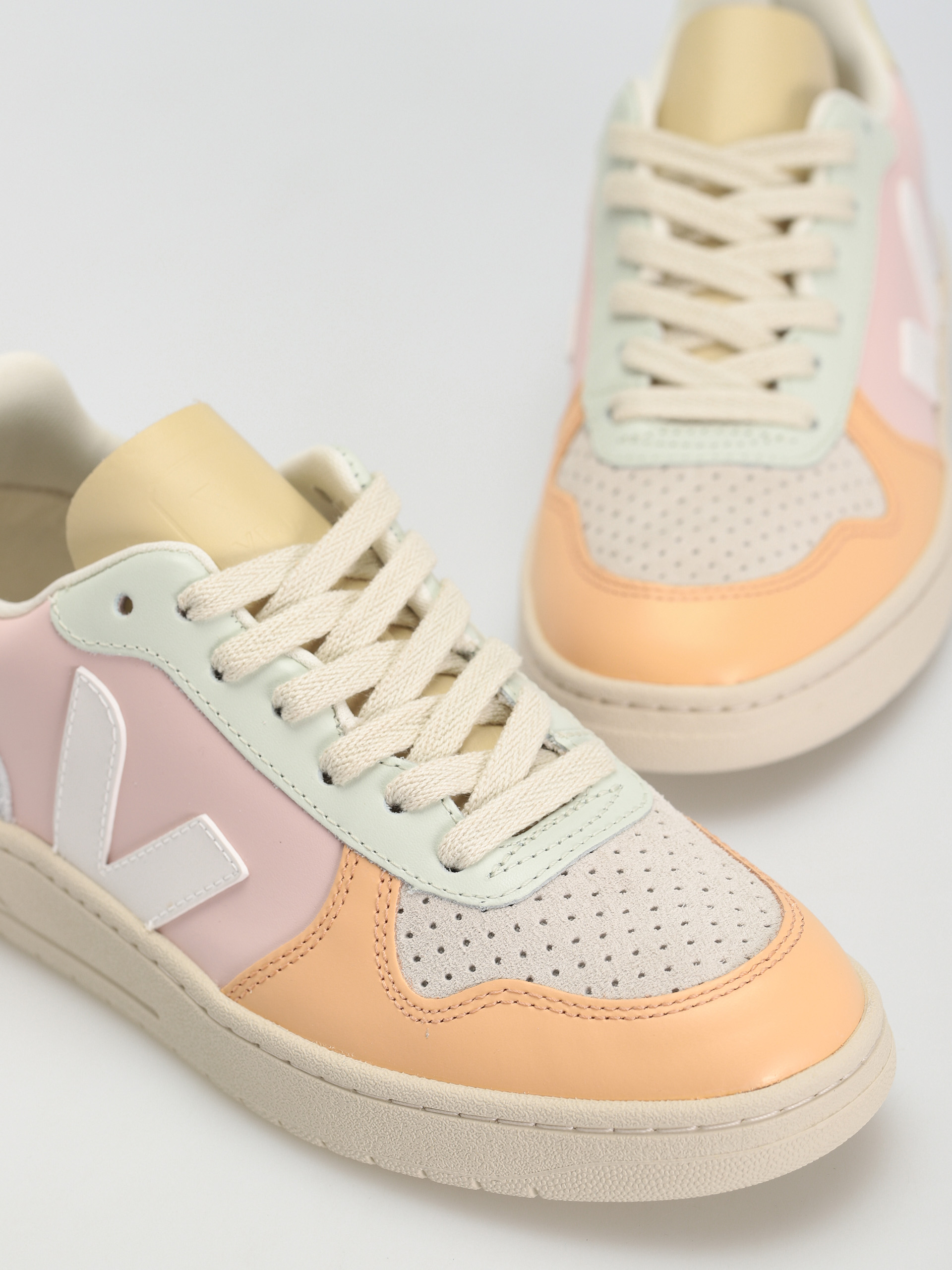 Veja V-10 Cipők Wmn (petale white multico)