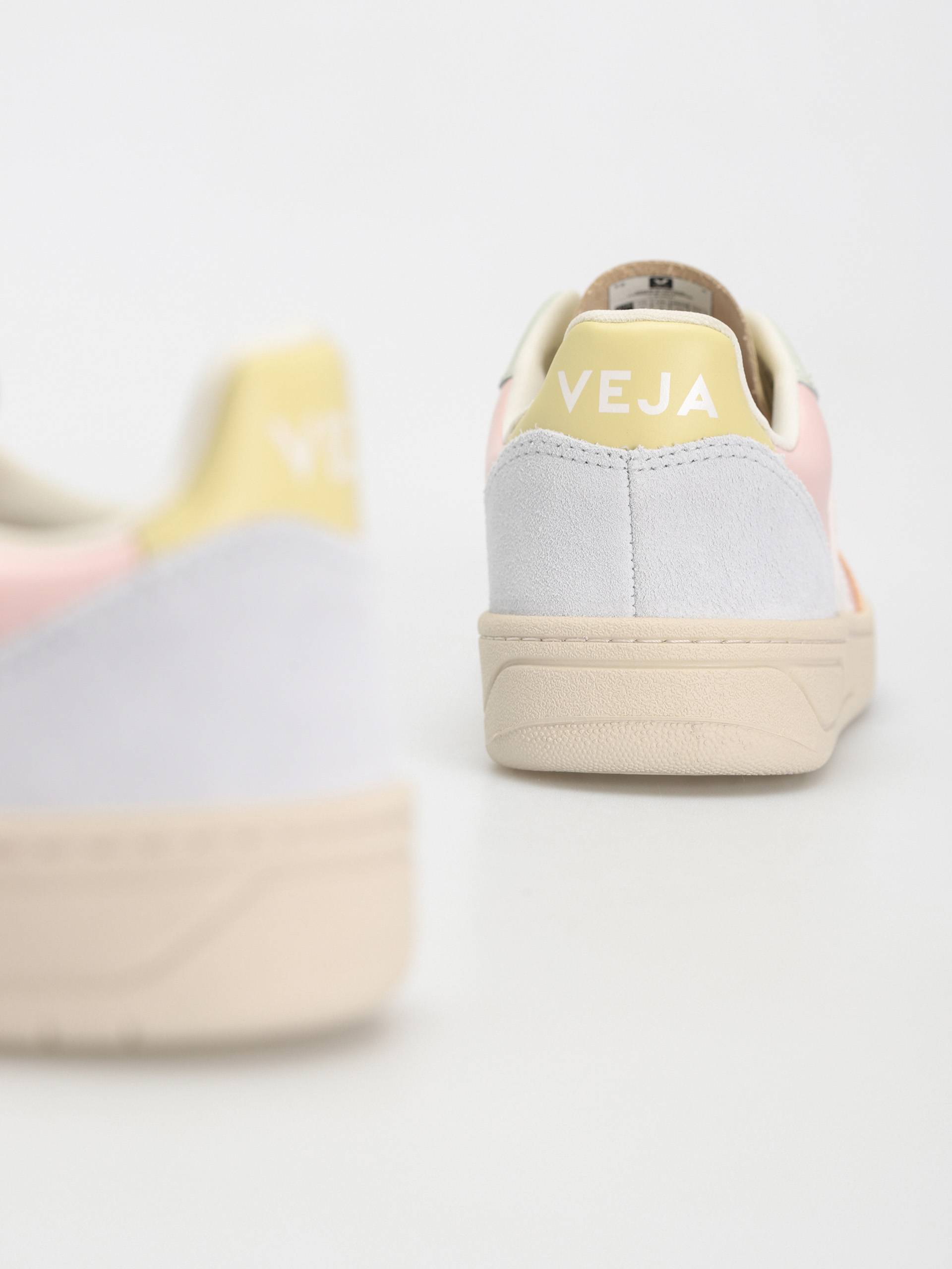 Veja V-10 Cipők Wmn (petale white multico)