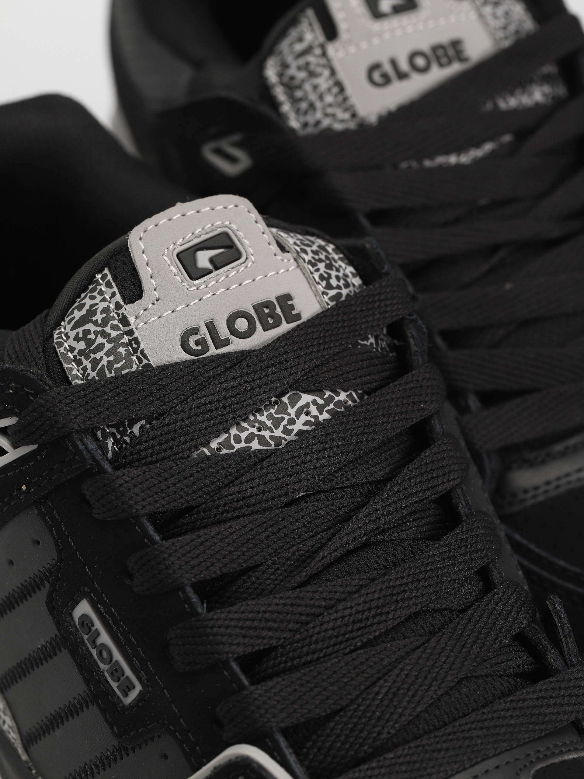 Globe Fusion Cipők (black/grey stipple)