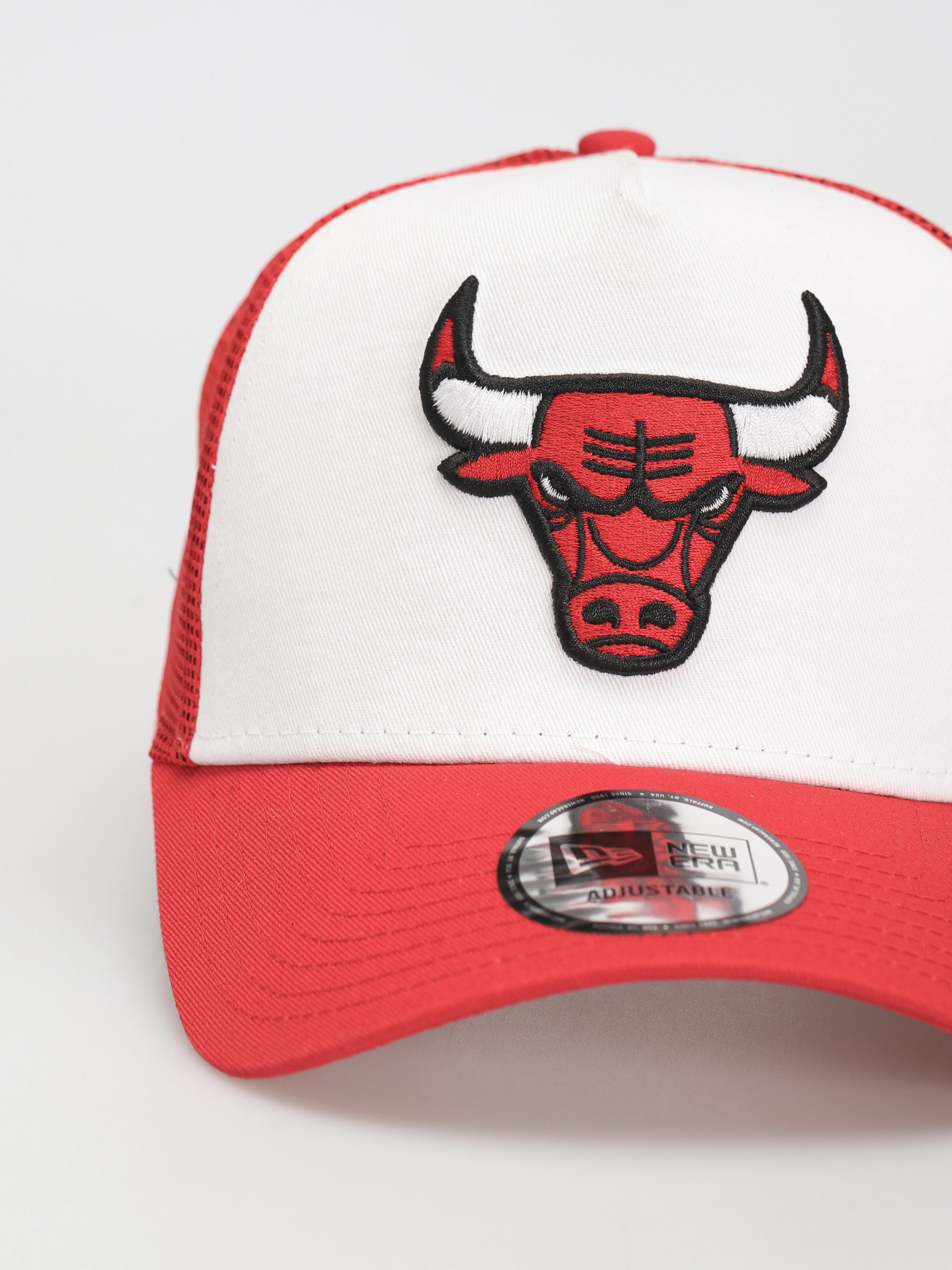 New Era Team Colour Block Trucker Chicago Bulls Baseball sapka (white/red)