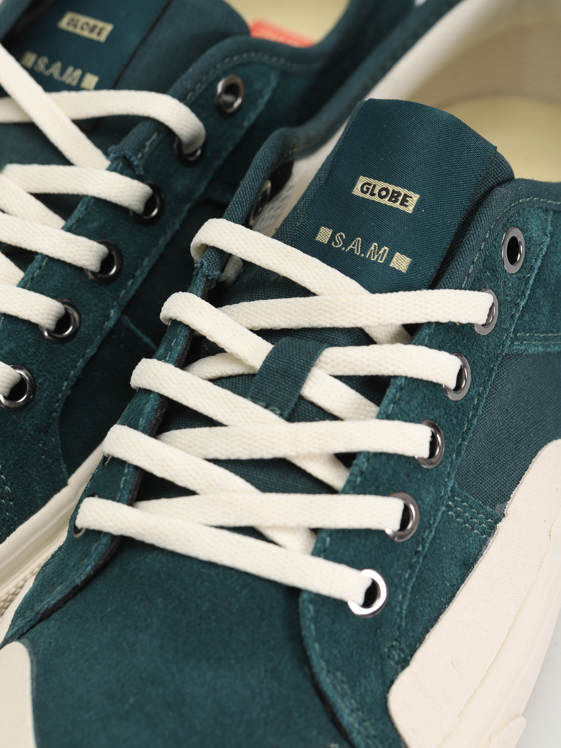 Globe Surplus Cipők (night green/montano)