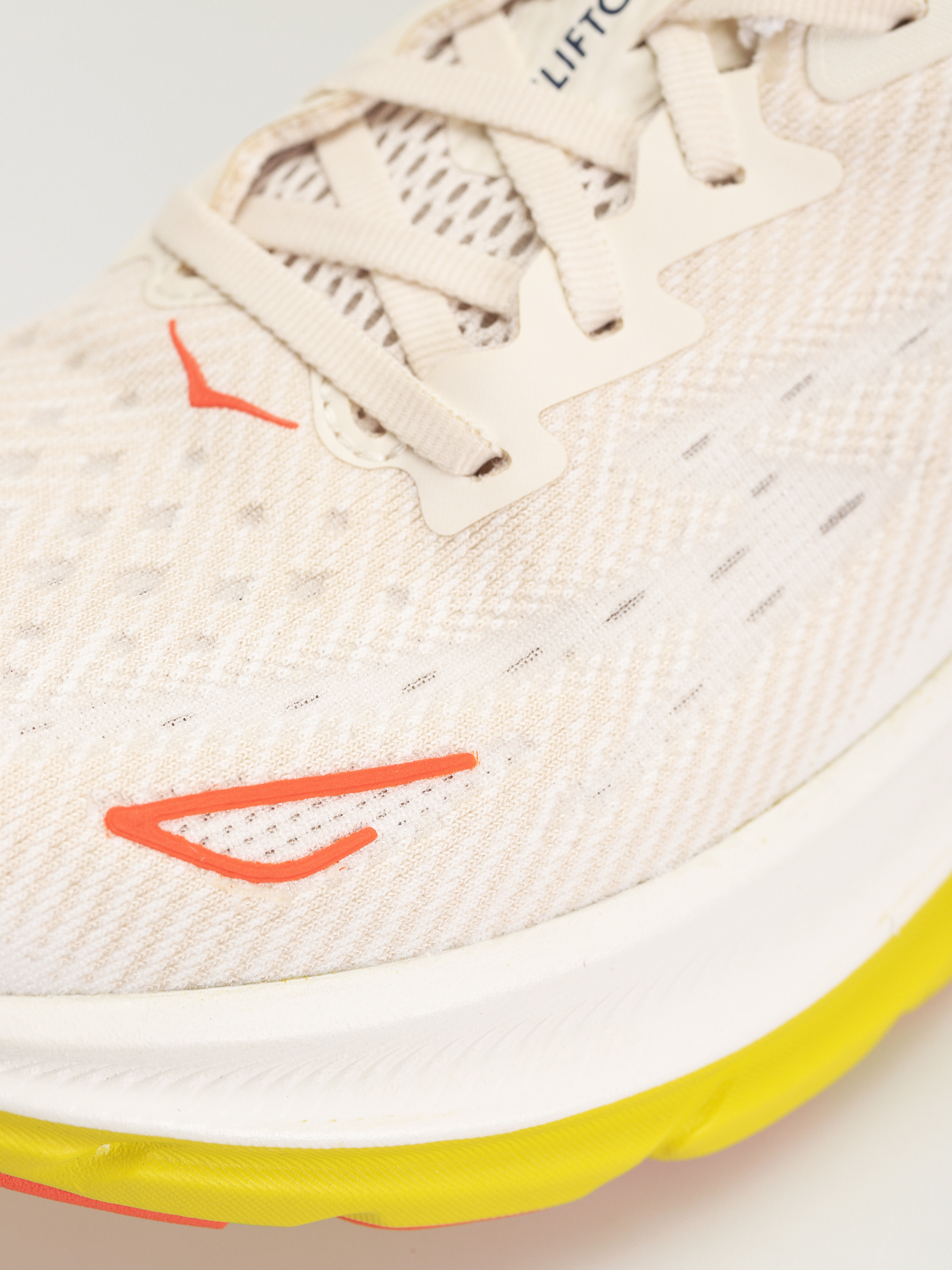 Hoka Clifton 9 Cipők (eggnog/passion fruit)