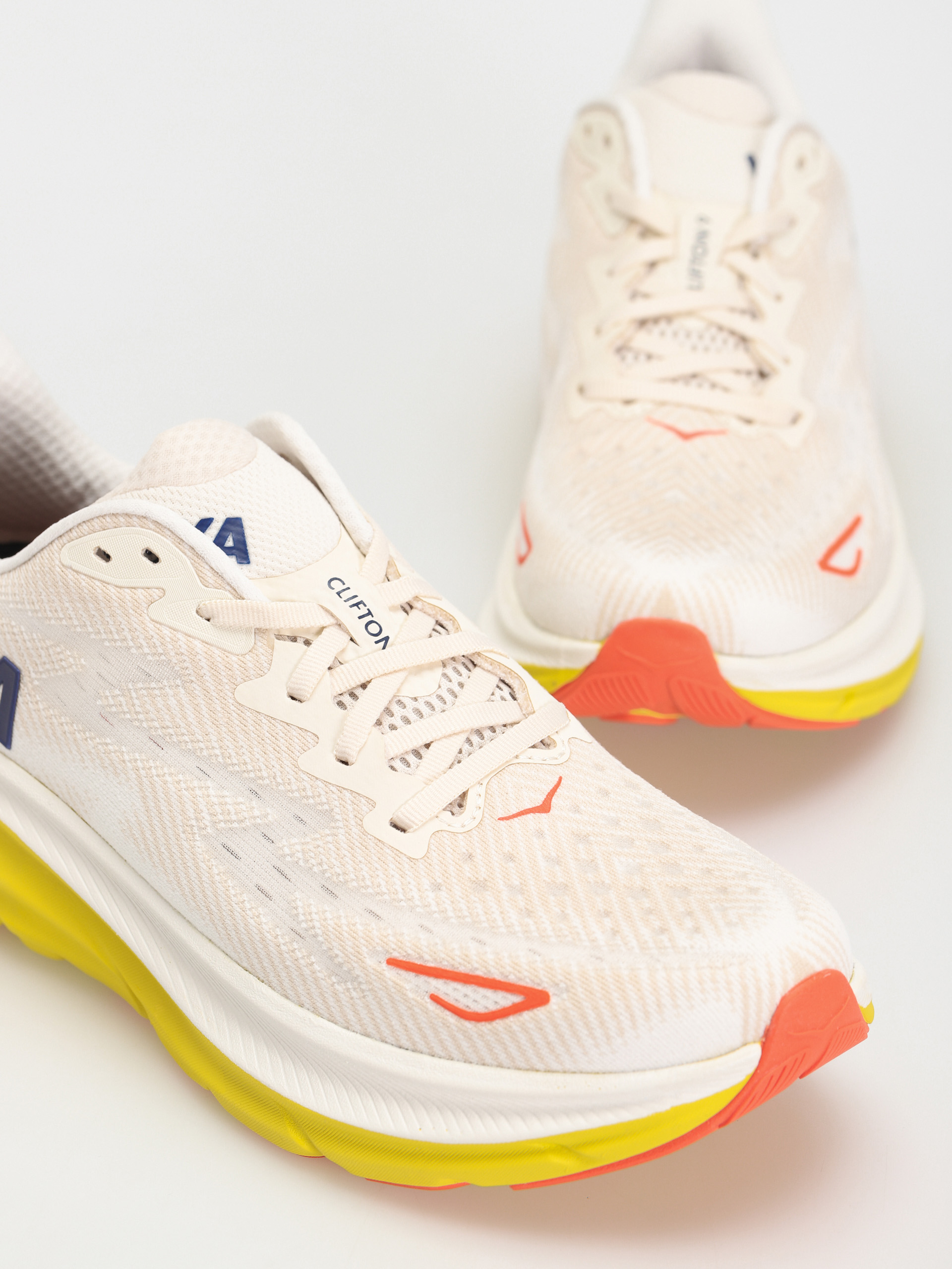 Hoka Clifton 9 Cipők (eggnog/passion fruit)