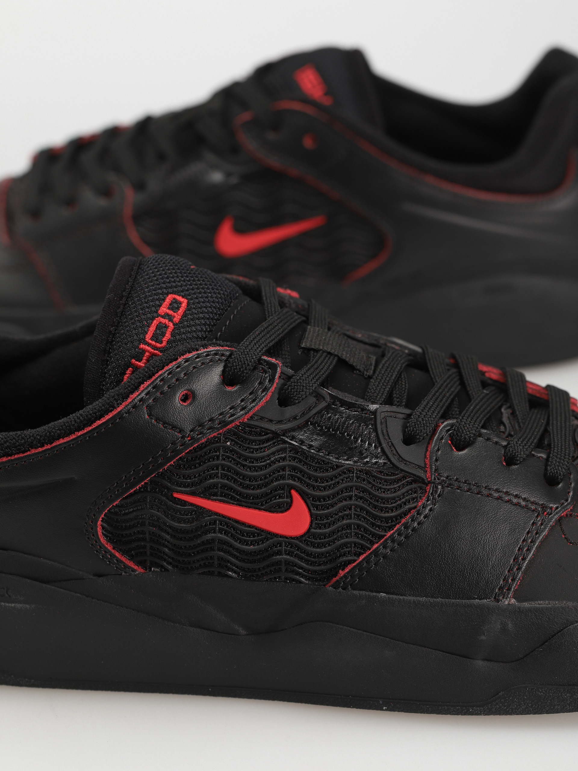 Nike SB Ishod Premium Cipők (black/university red black black)