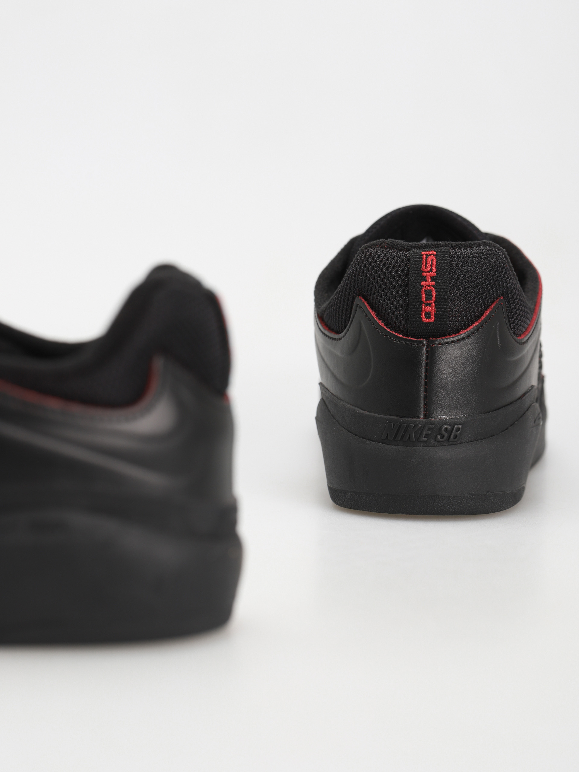 Nike SB Ishod Premium Cipők (black/university red black black)