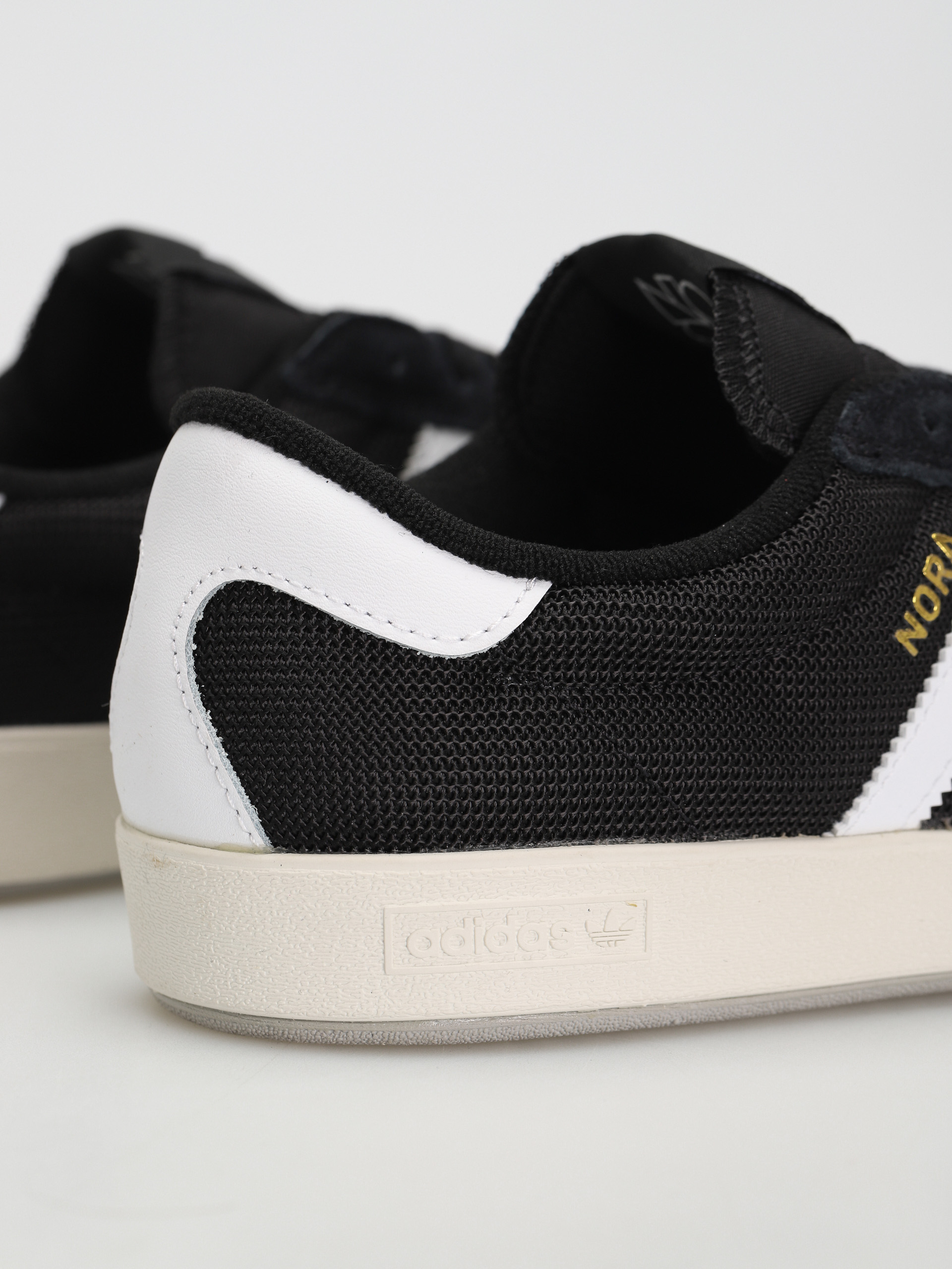 adidas Nora Cipők (cblack/ftwwht/gretwo)