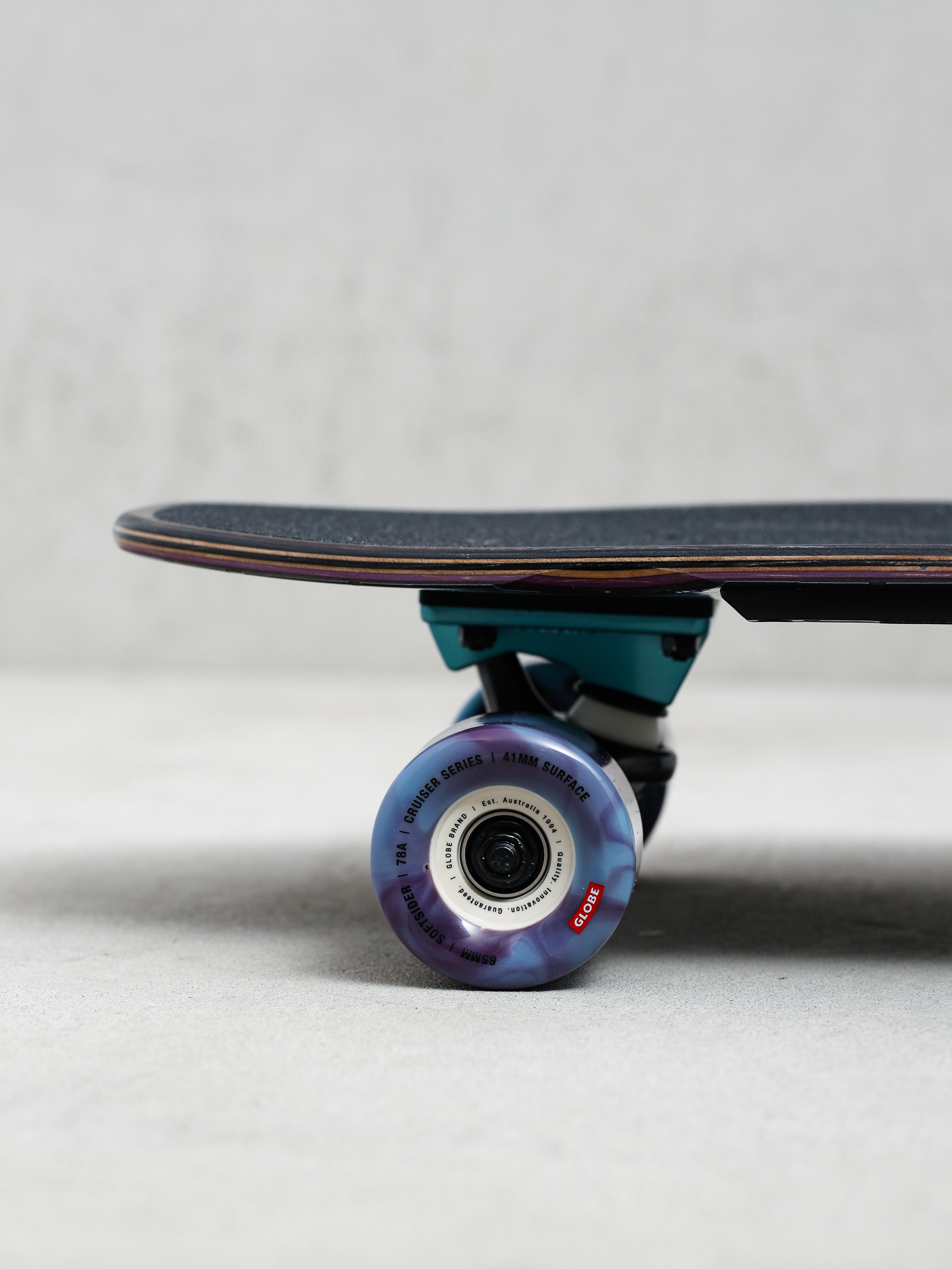 Globe Phantom Cruiser (black maple/skull stack)