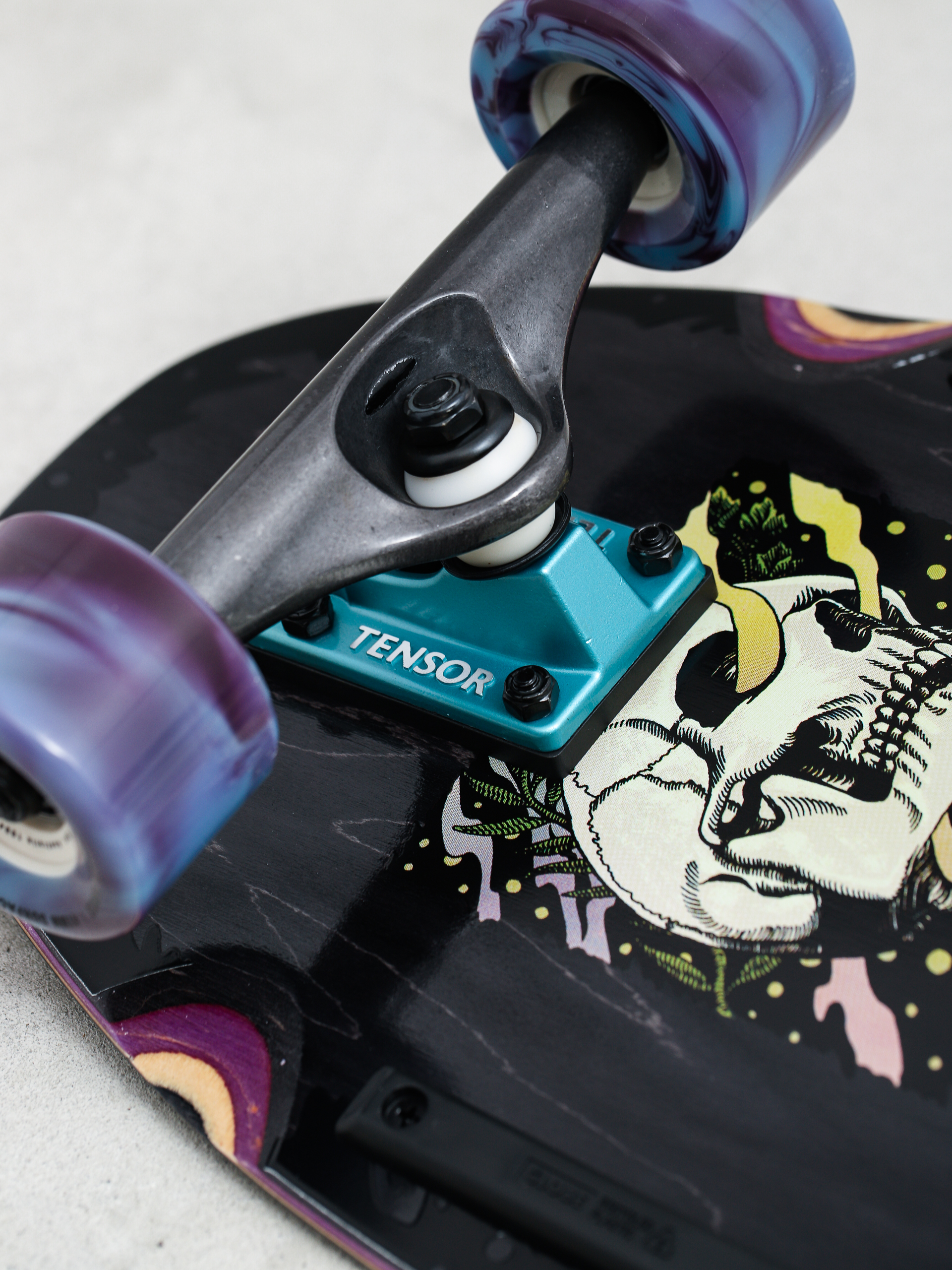 Globe Phantom Cruiser (black maple/skull stack)