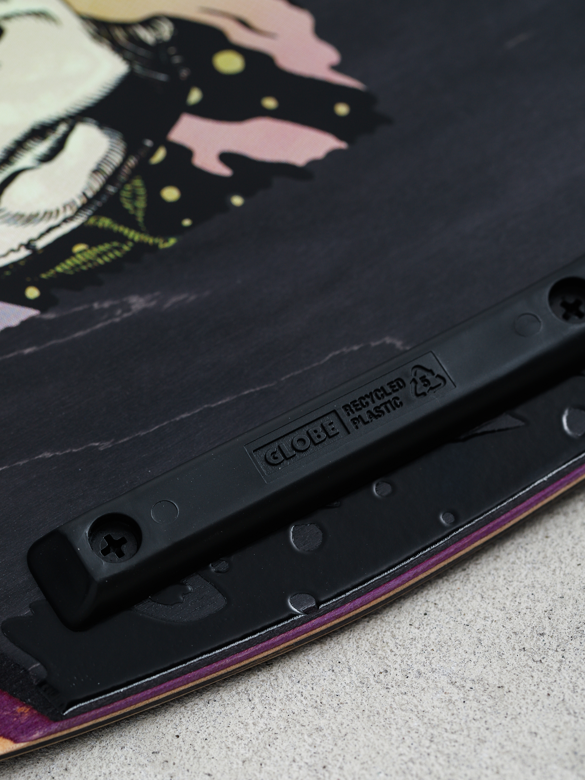 Globe Phantom Cruiser (black maple/skull stack)