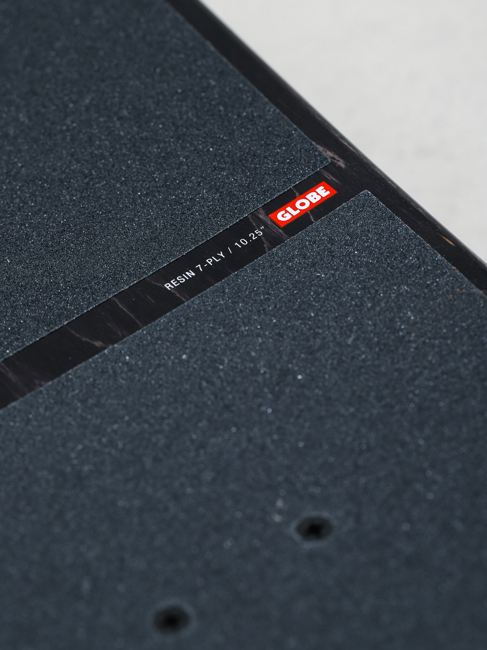 Globe Phantom Cruiser (black maple/skull stack)