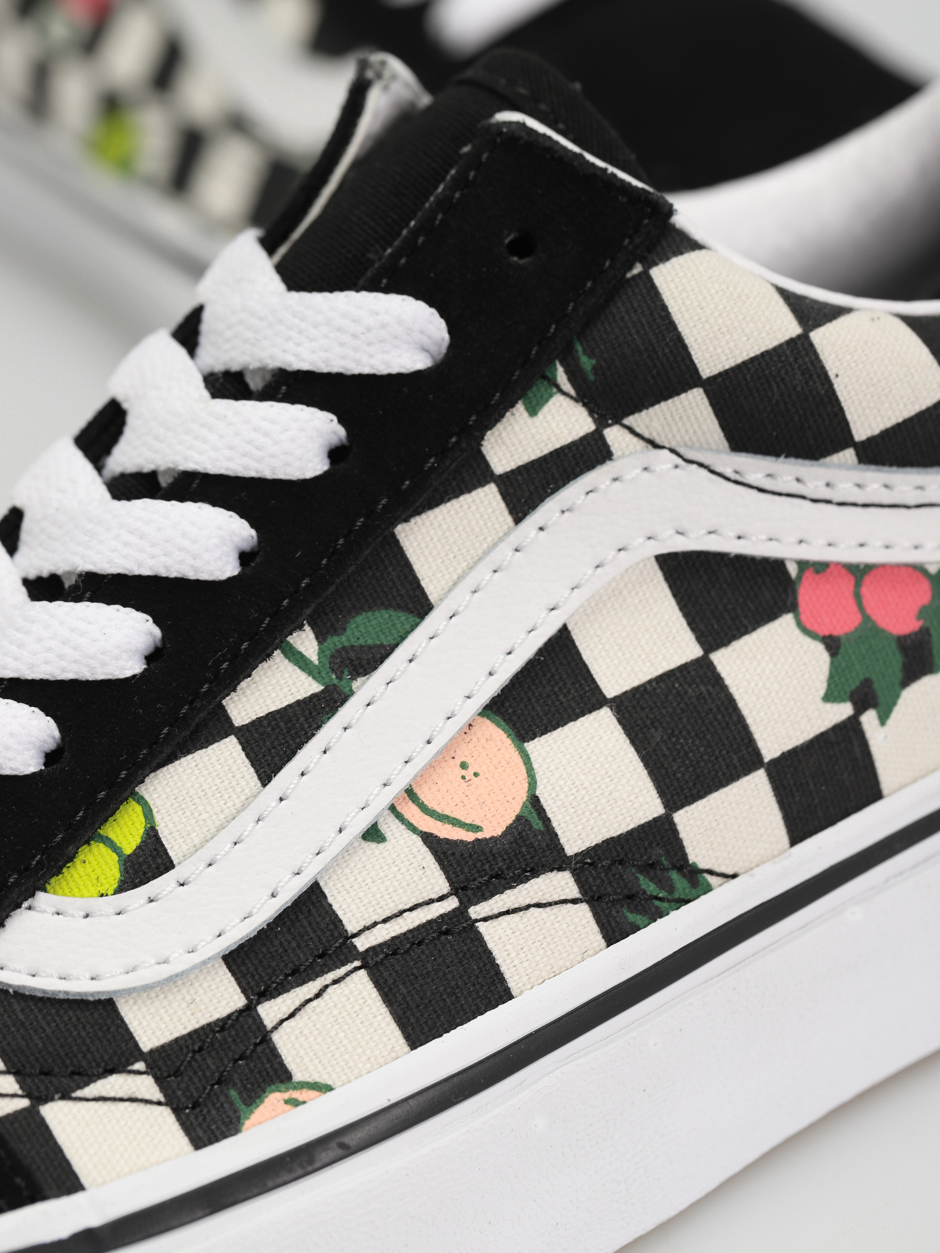 Vans Old Skool Cipők Wmn (fruit checkerboard black/white)