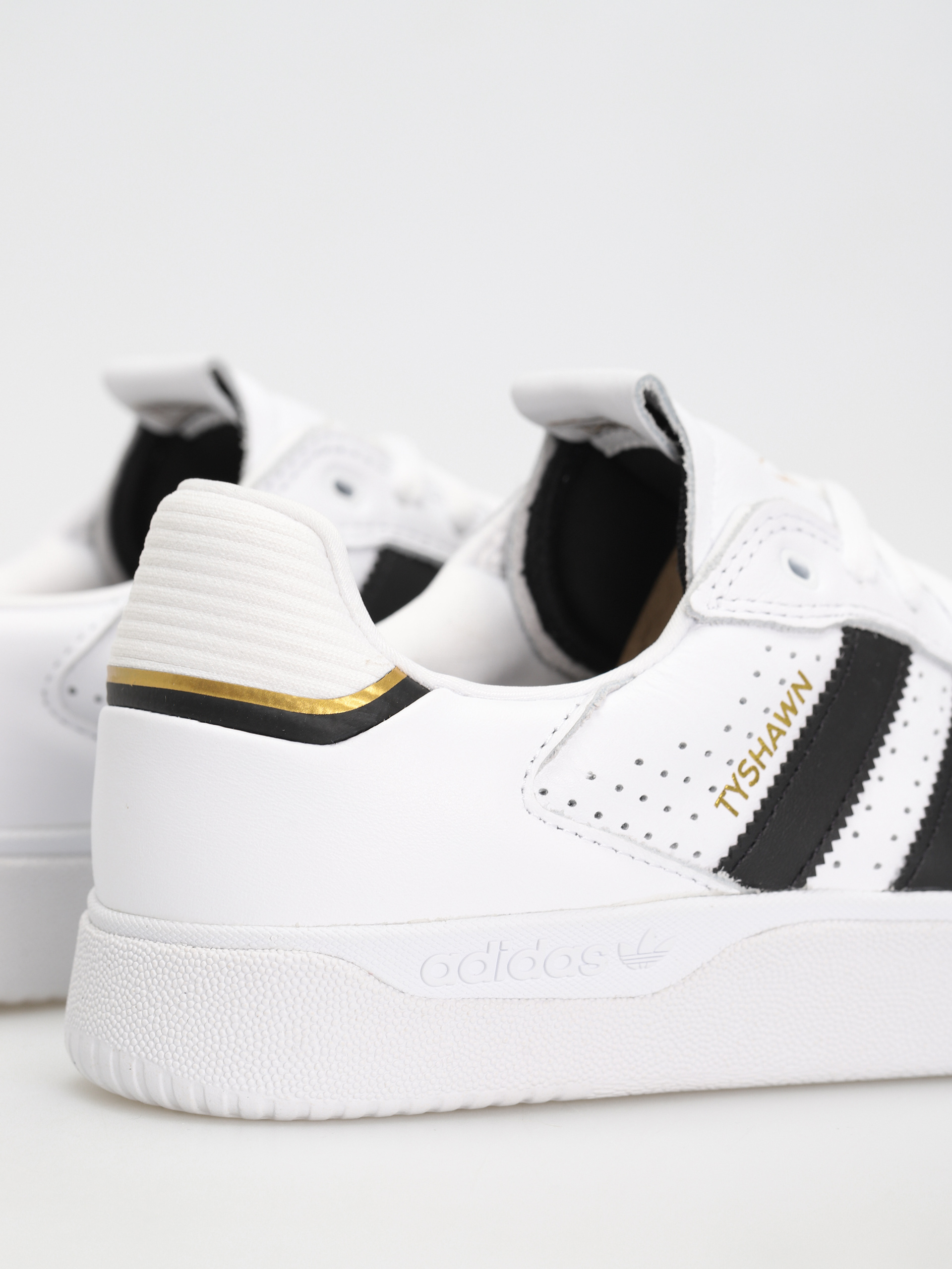adidas Tyshawn Low Cipők (ftwwht/cblack/goldmt)