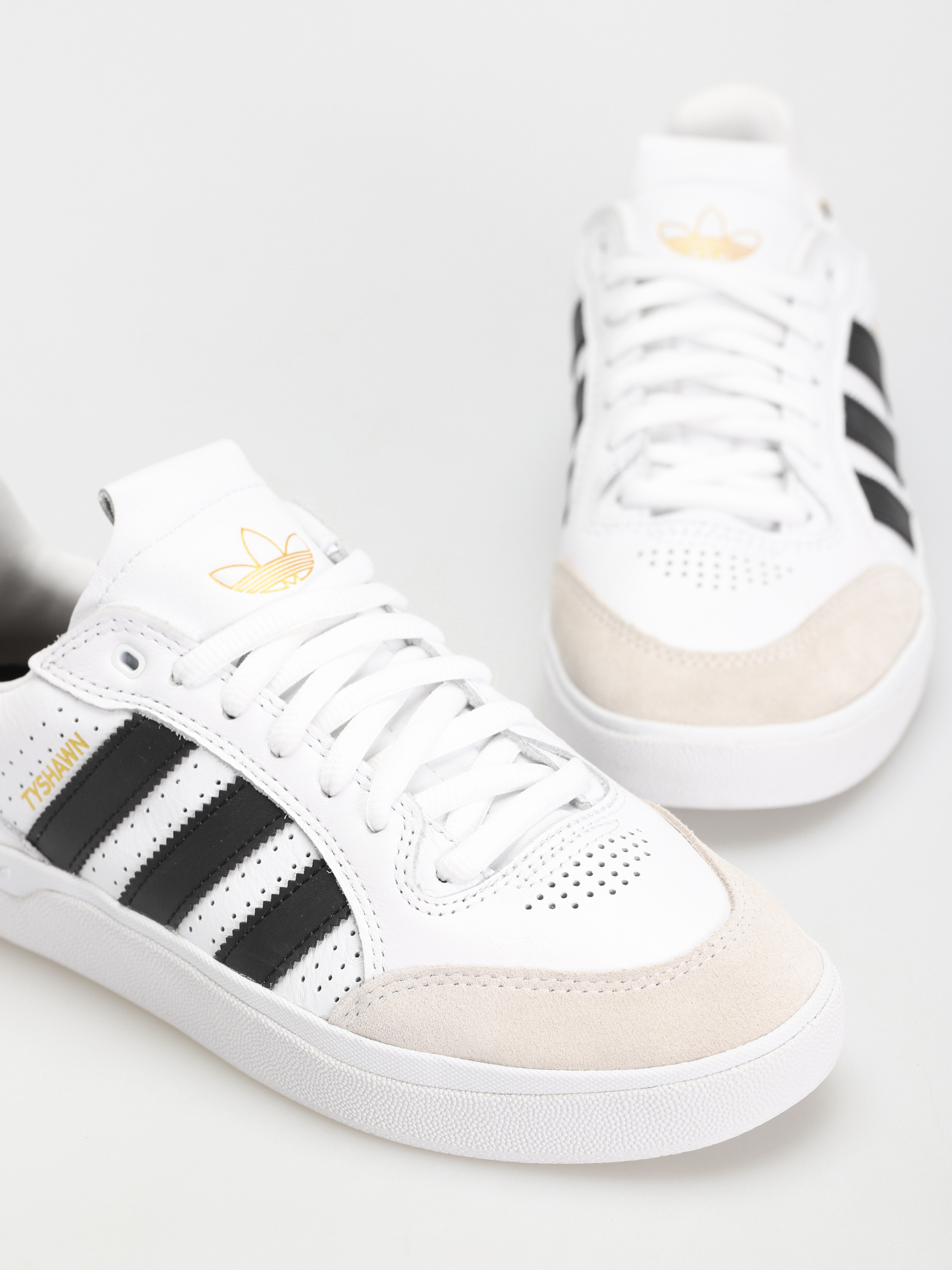 adidas Tyshawn Low Cipők (ftwwht/cblack/goldmt)