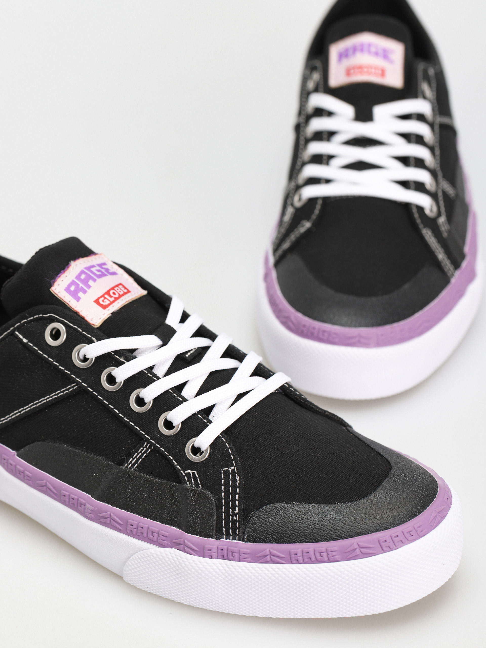 Globe Surplus Cipők (black/white/rage)