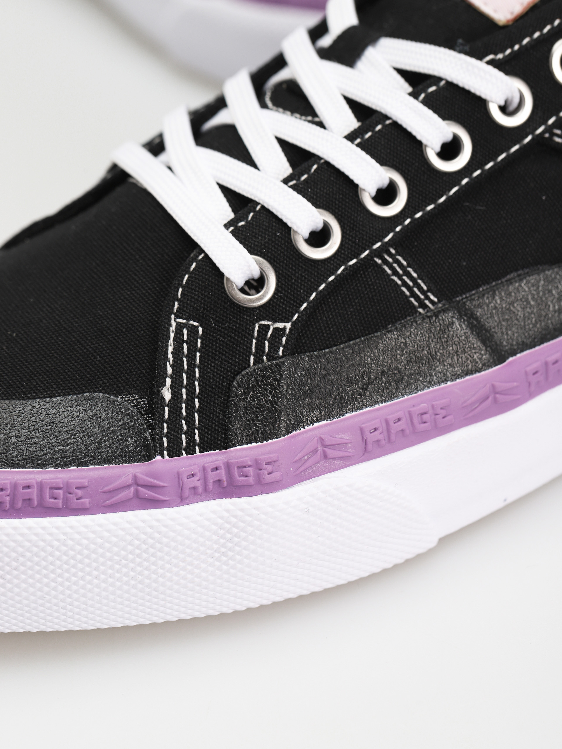 Globe Surplus Cipők (black/white/rage)