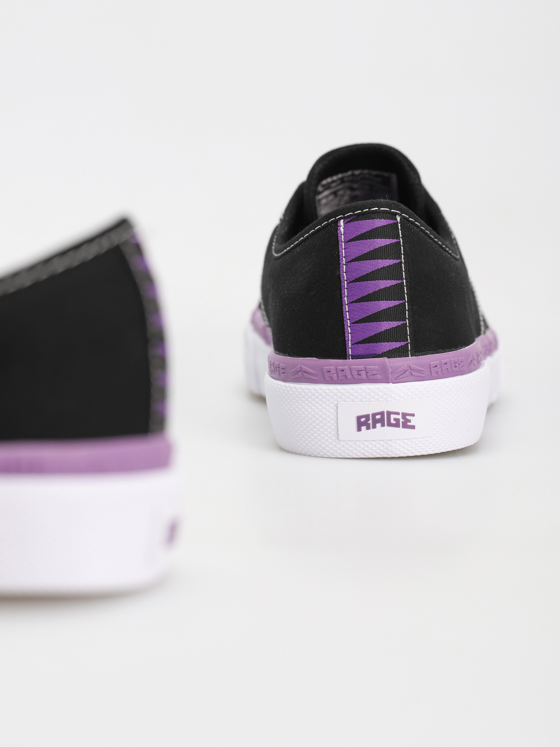 Globe Surplus Cipők (black/white/rage)