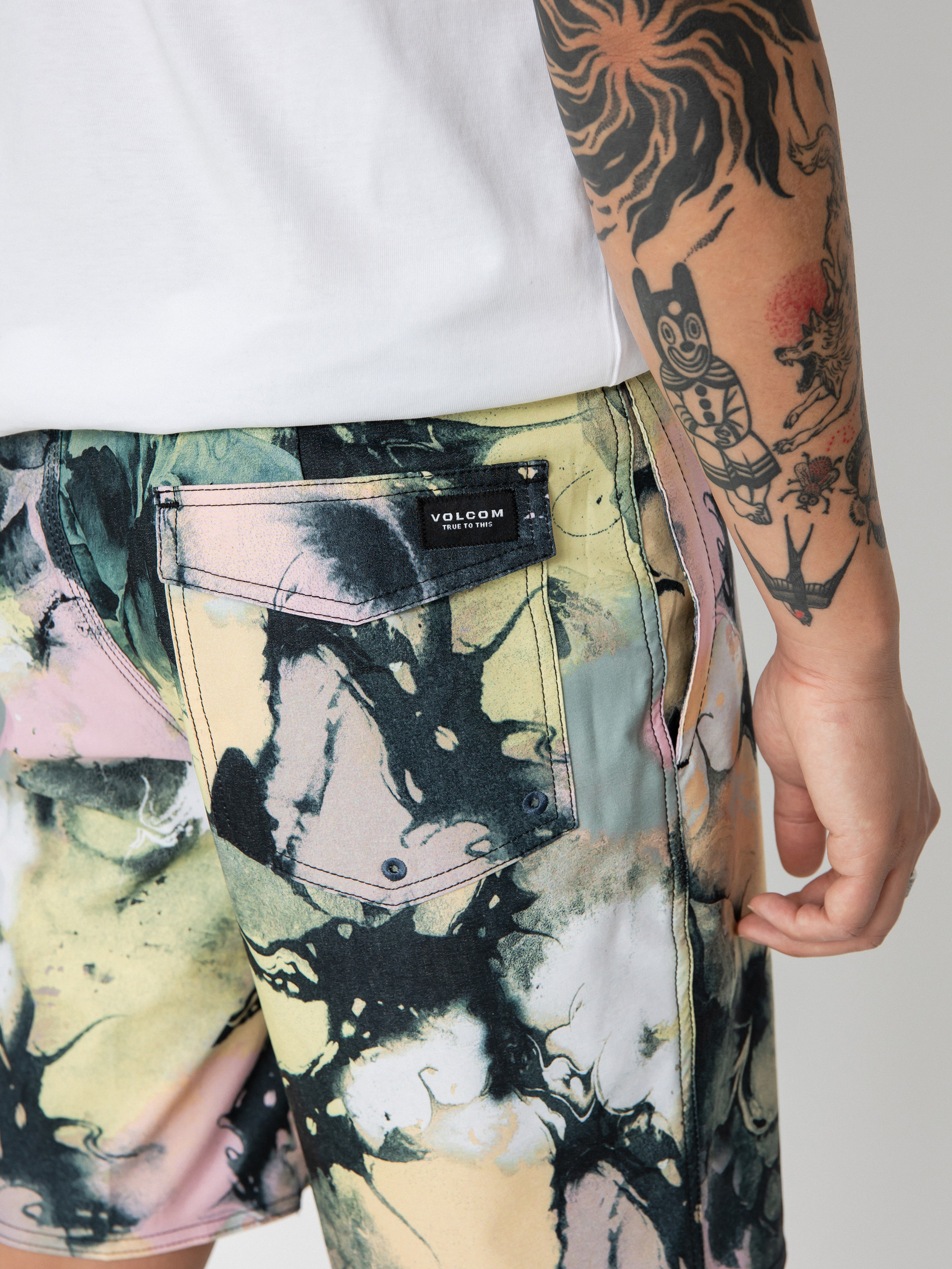 Volcom Skulli Wash Stoney 19 Boardshort (dawn yellow)