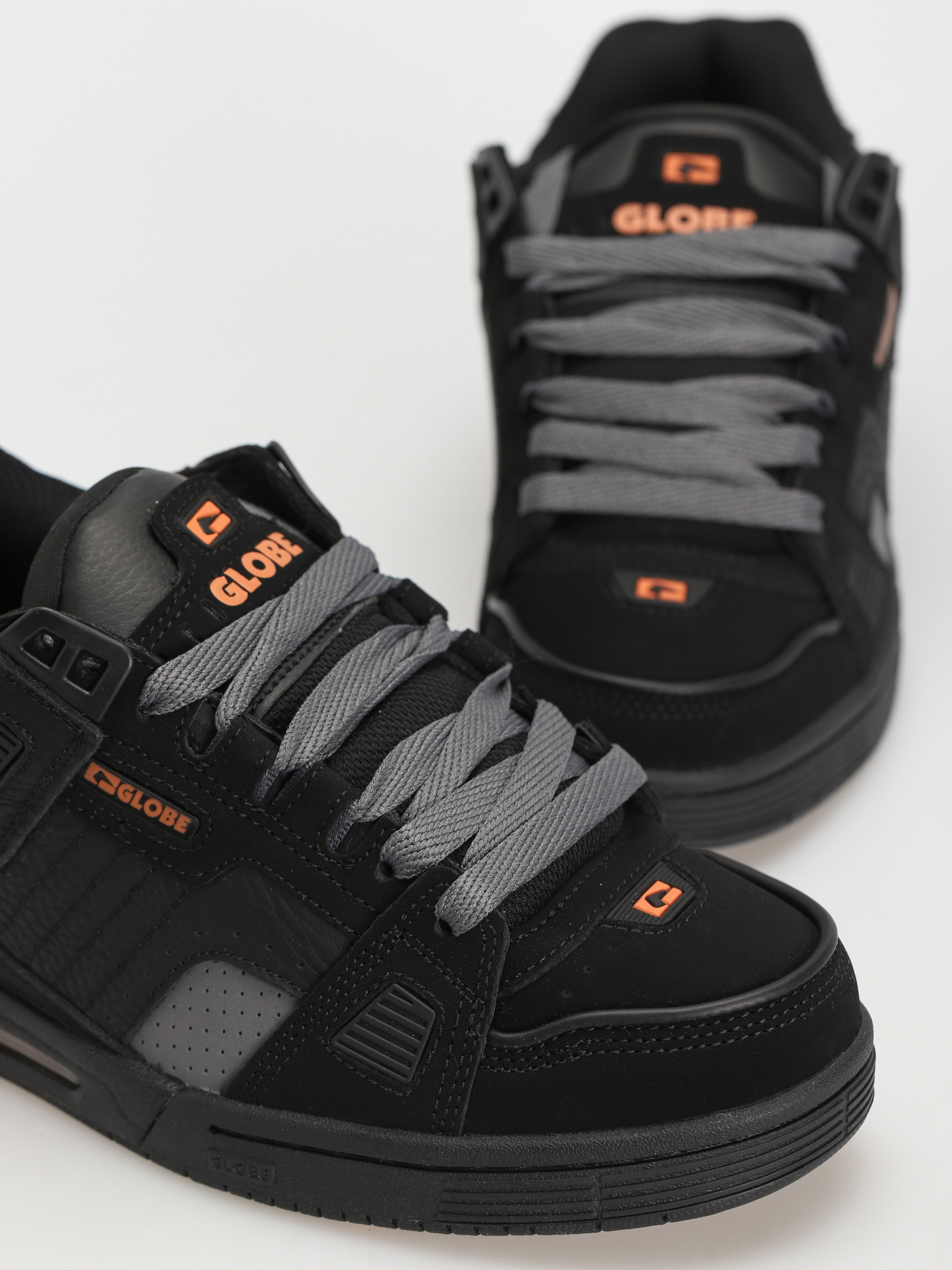 Globe Sabre Cipők (black/orange)