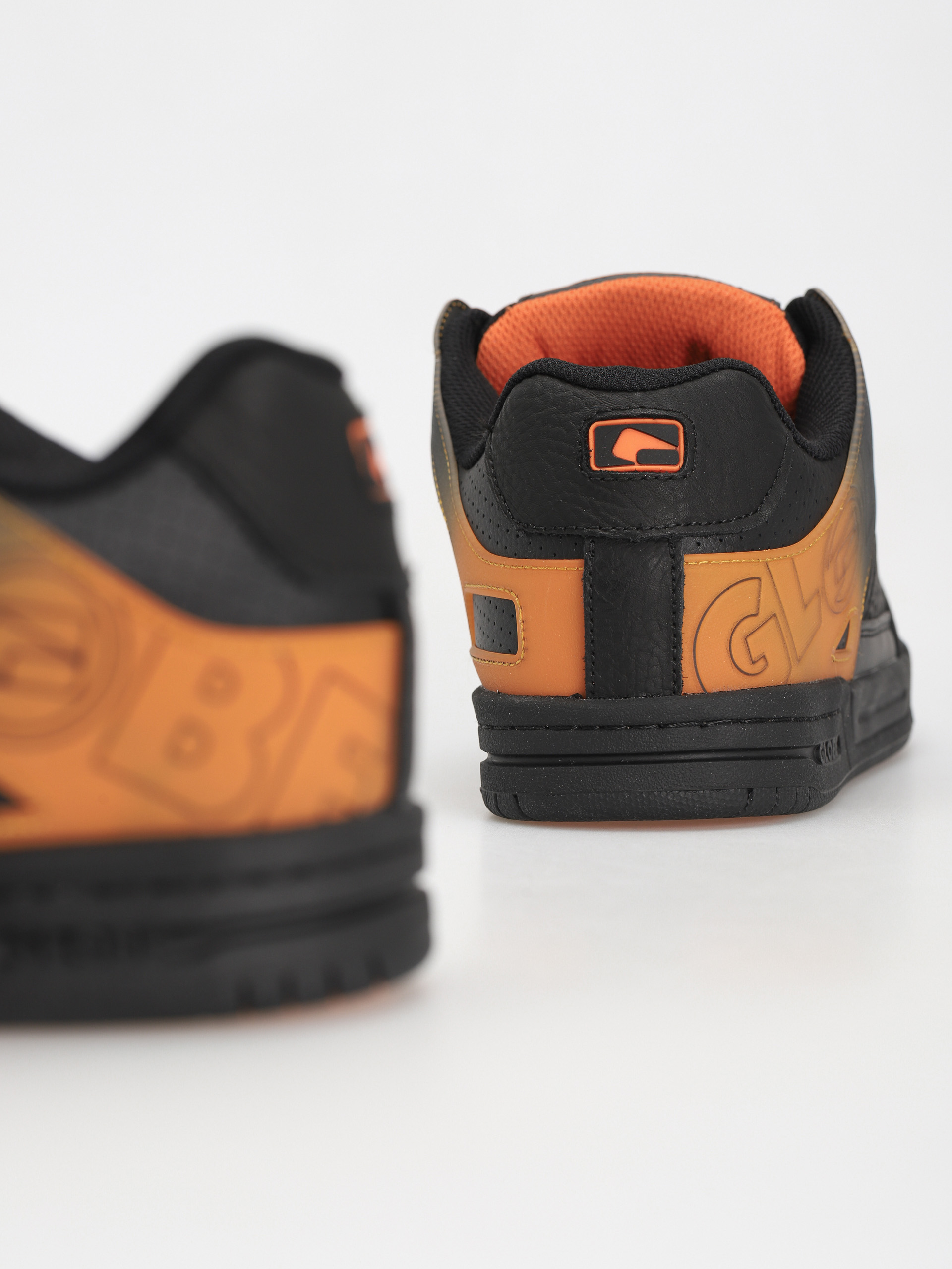 Globe Tilt Cipők (black/orange fade)