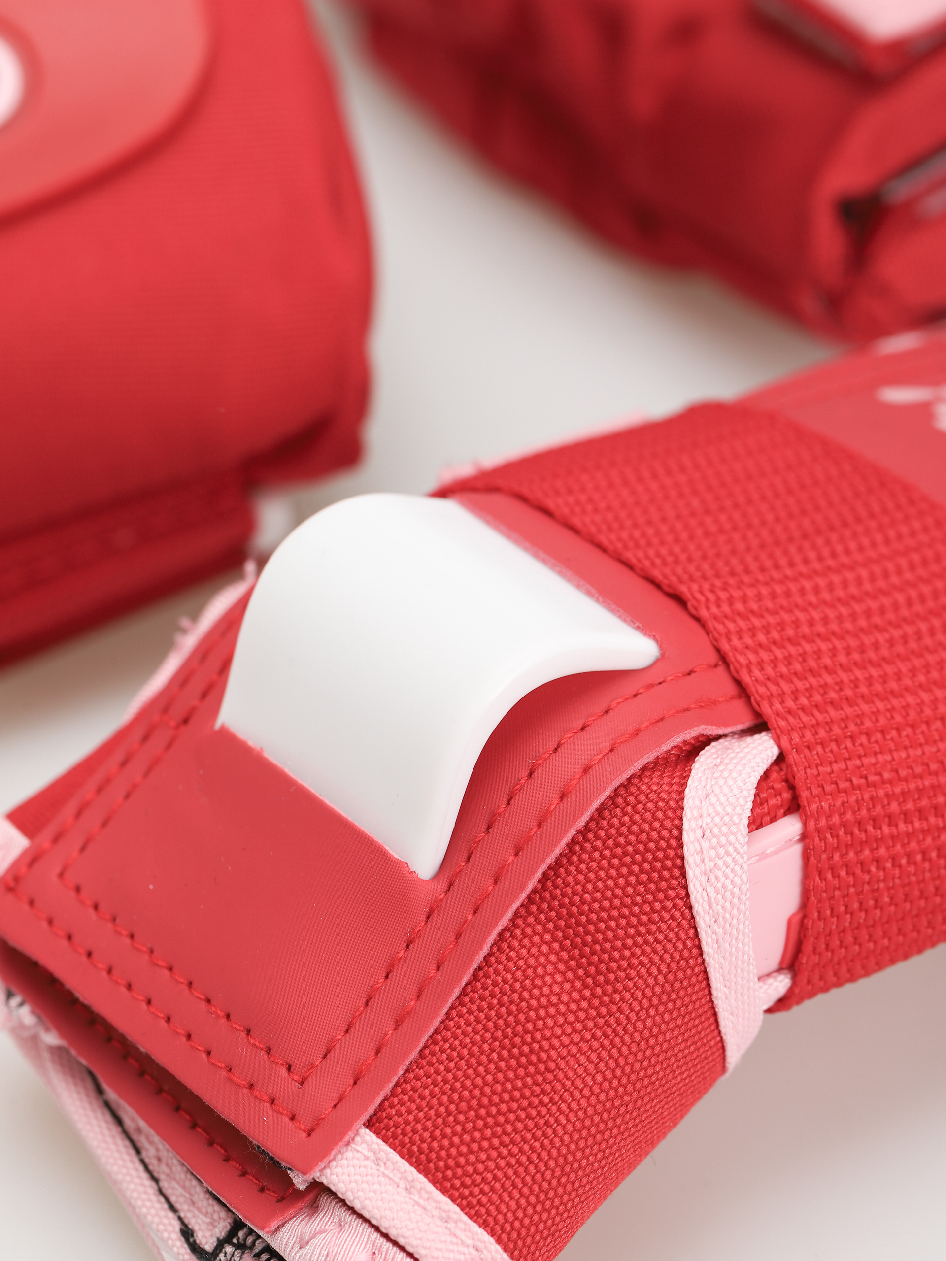 Impala Protective Set Youth Védőfelszerelés Wmn (red hearts)