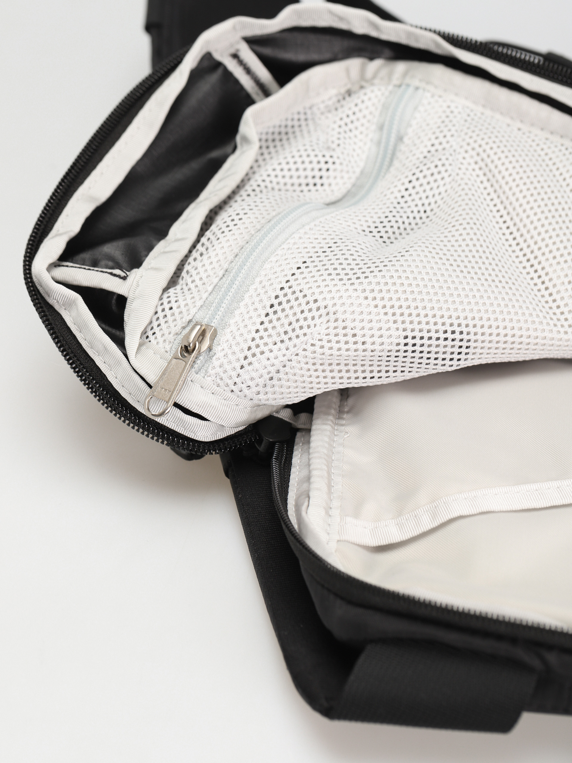 The North Face Borealis Sling Hátizsák (tnf black/tnf white)