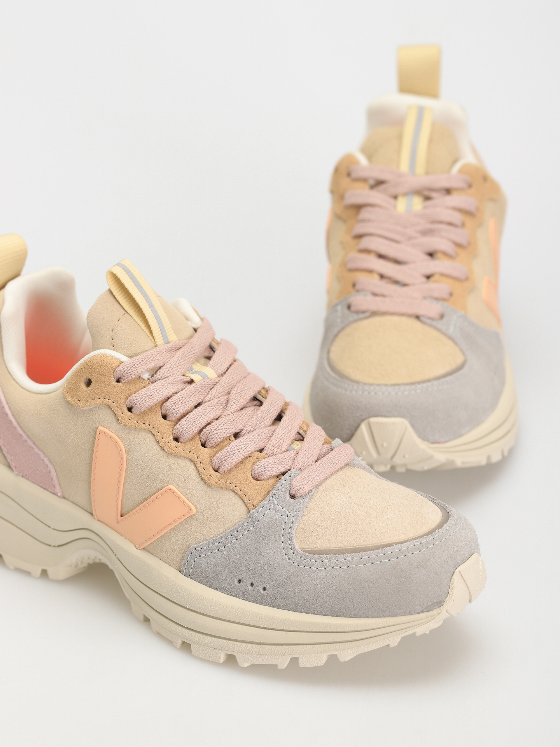 Veja Venturi VC Cipők Wmn (almond peach multico)