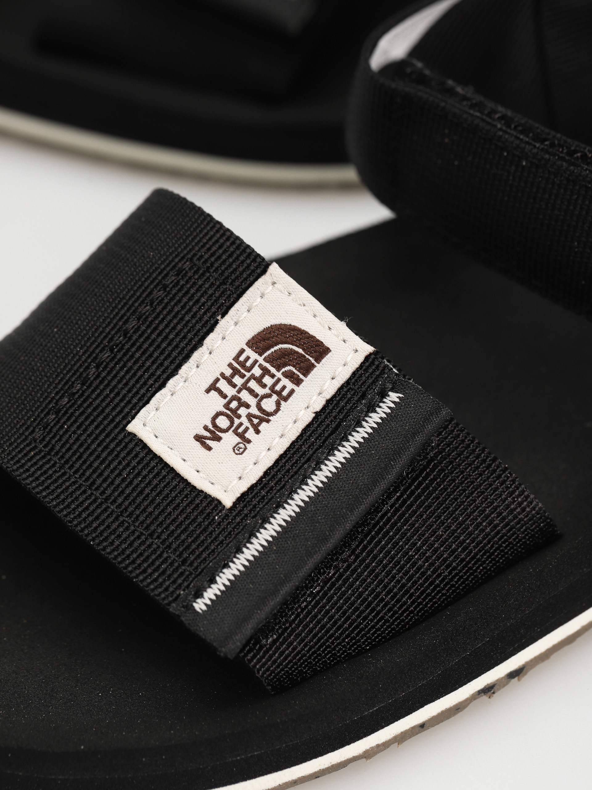 The North Face Skeena Szandálok Wmn (tnf black/vintage white)