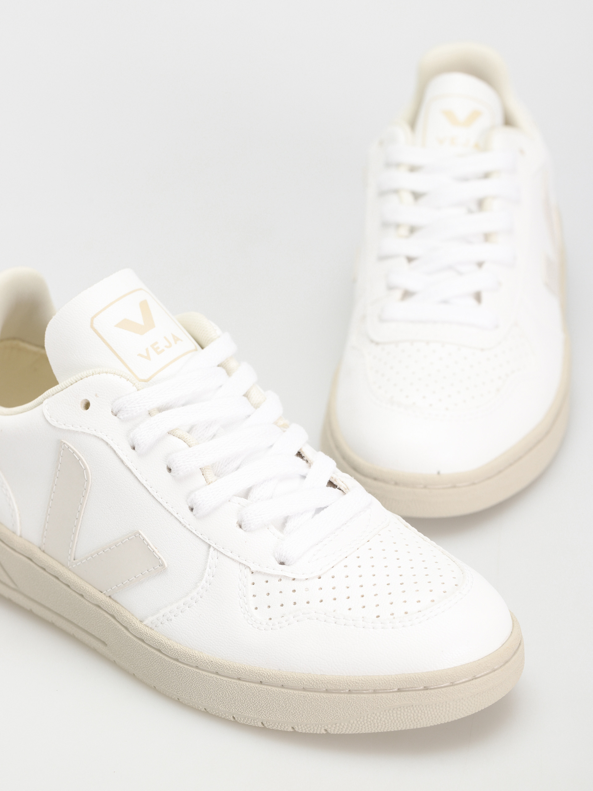 Veja V-10 Cipők Wmn (full white)