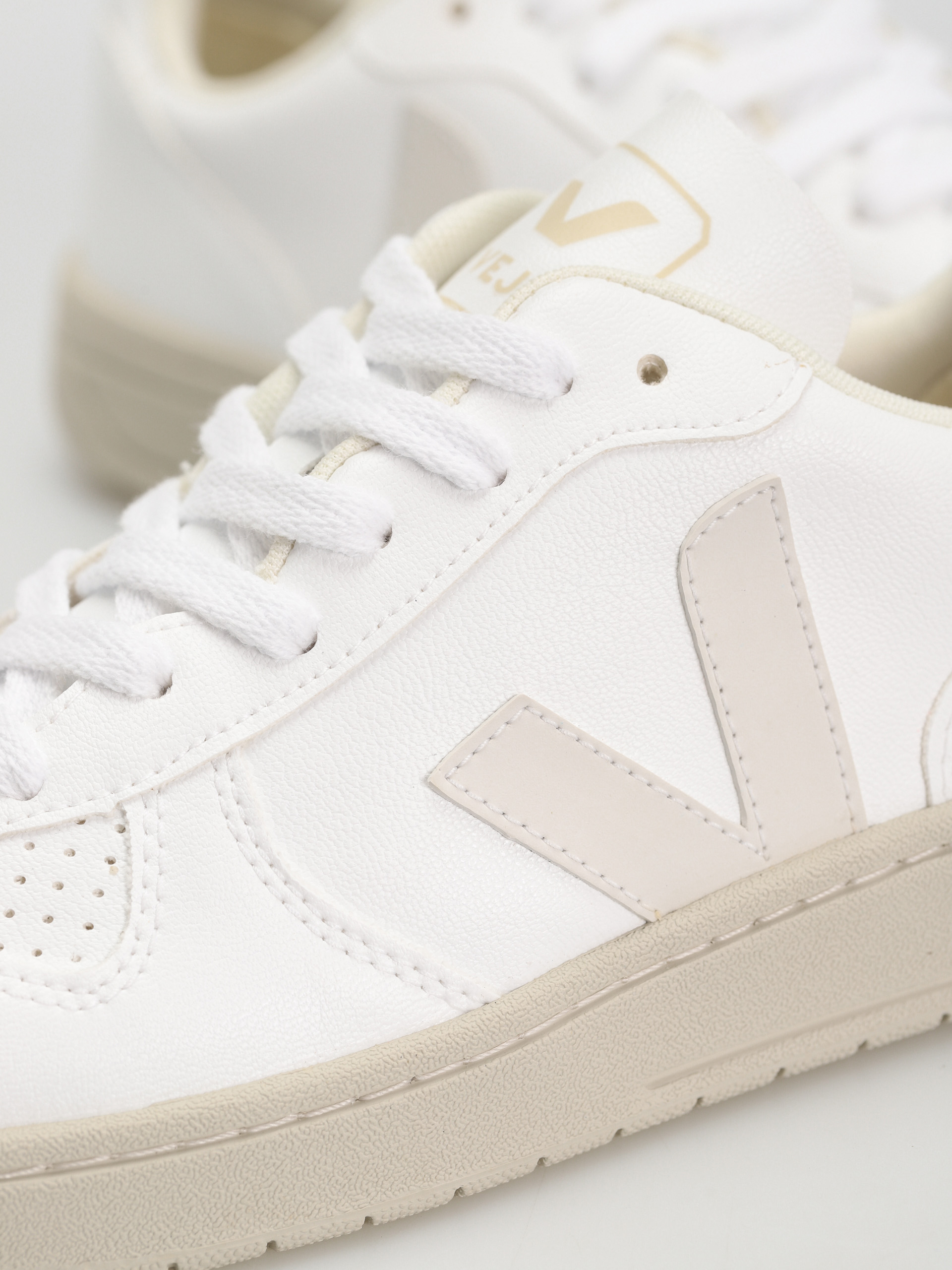 Veja V-10 Cipők Wmn (full white)