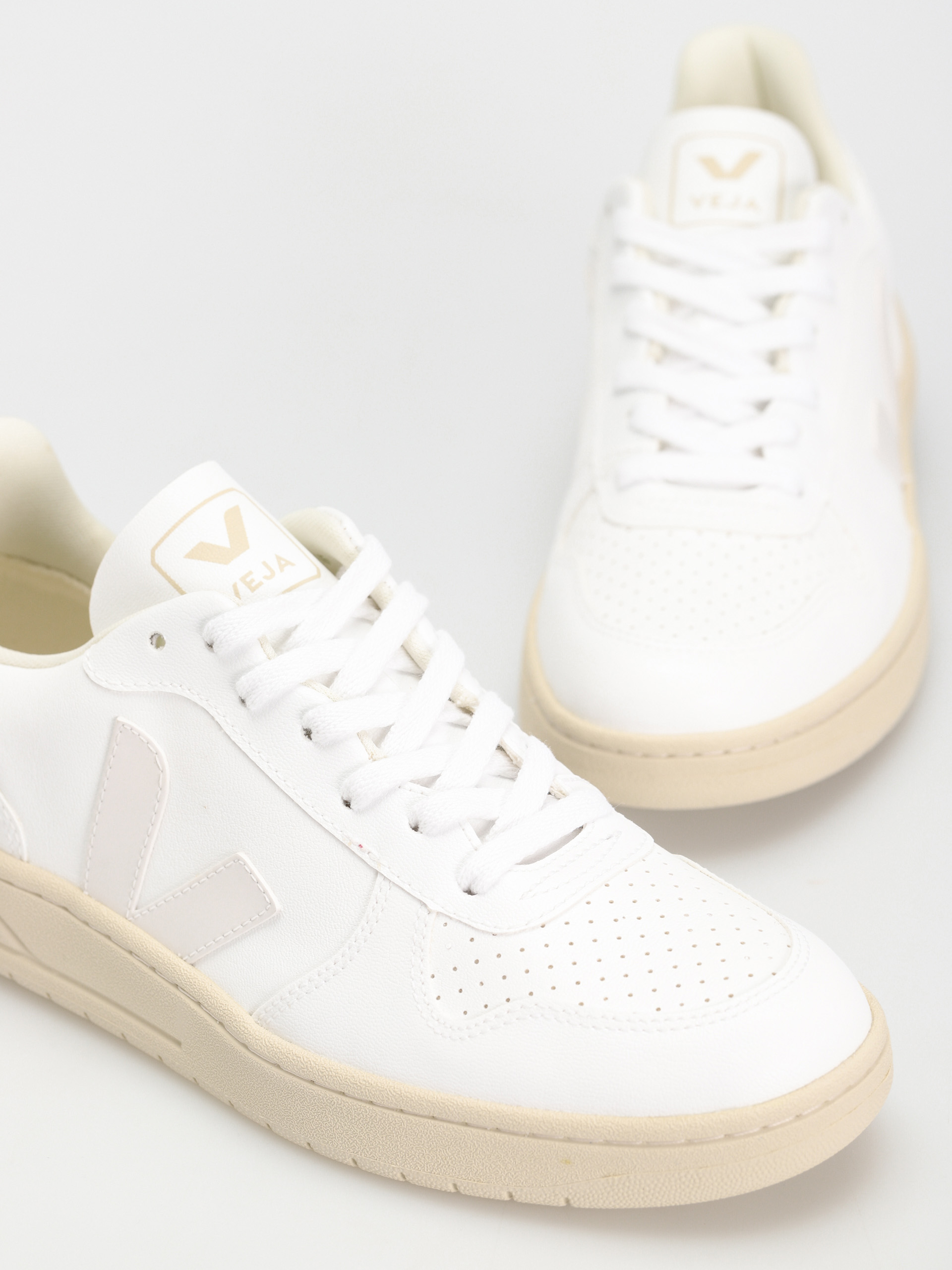 Veja V-10 Cipők (full white)