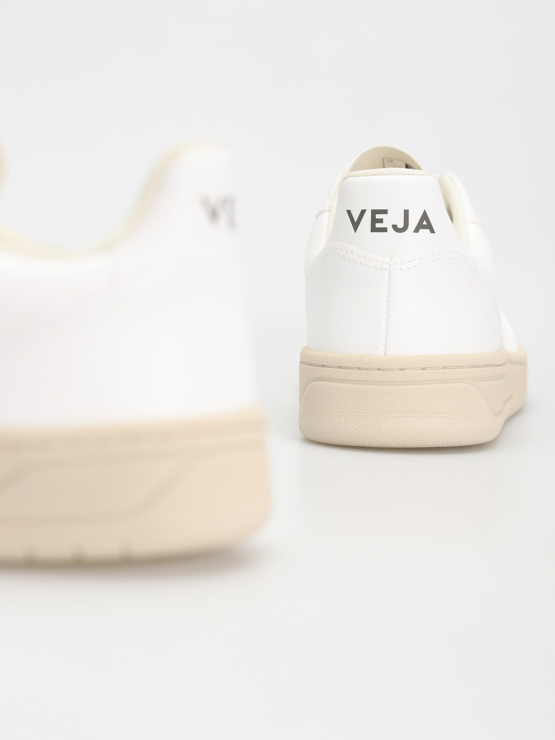 Veja V-10 Cipők (full white)