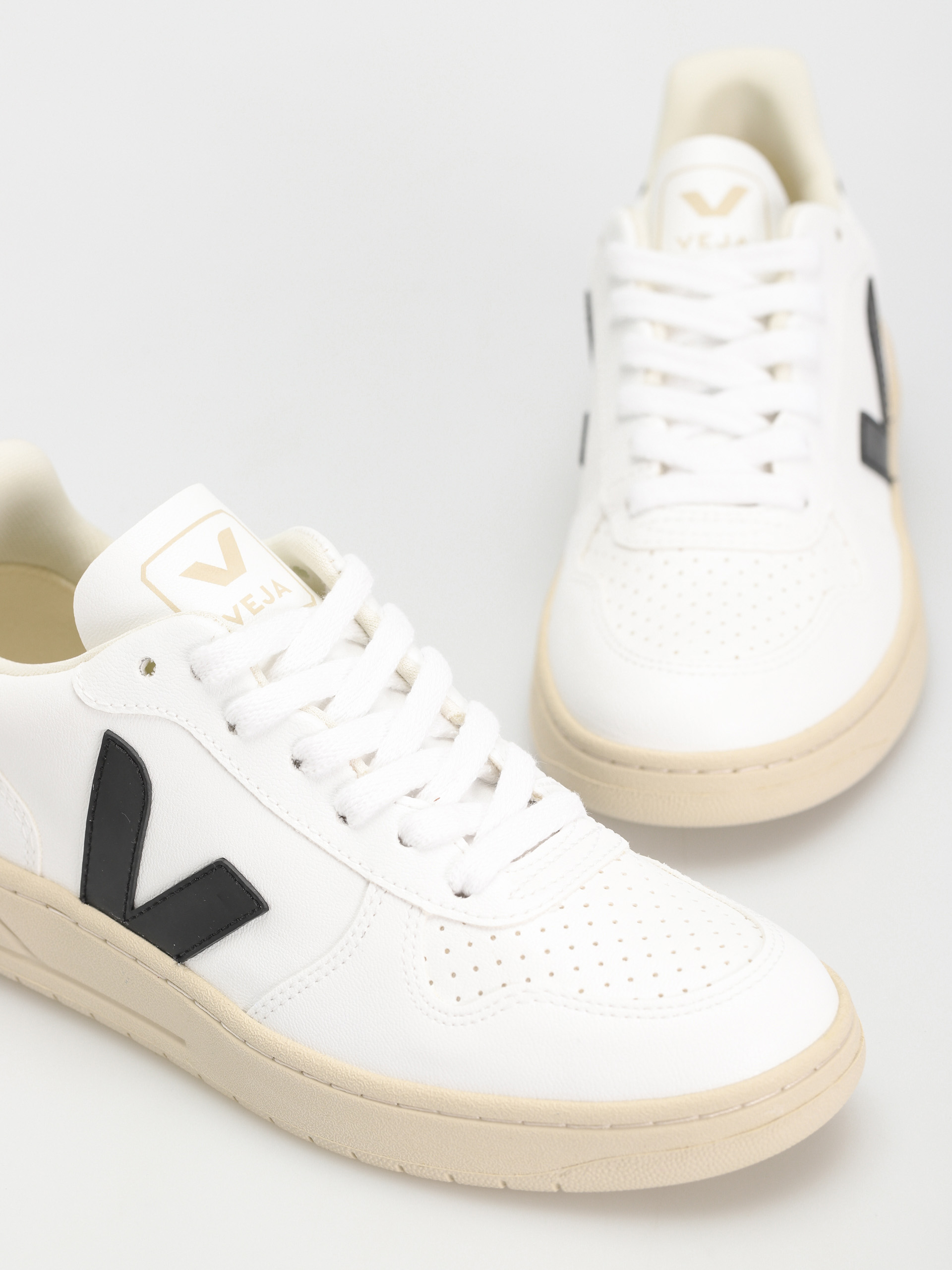 Veja V-10 Cipők Wmn (white black)