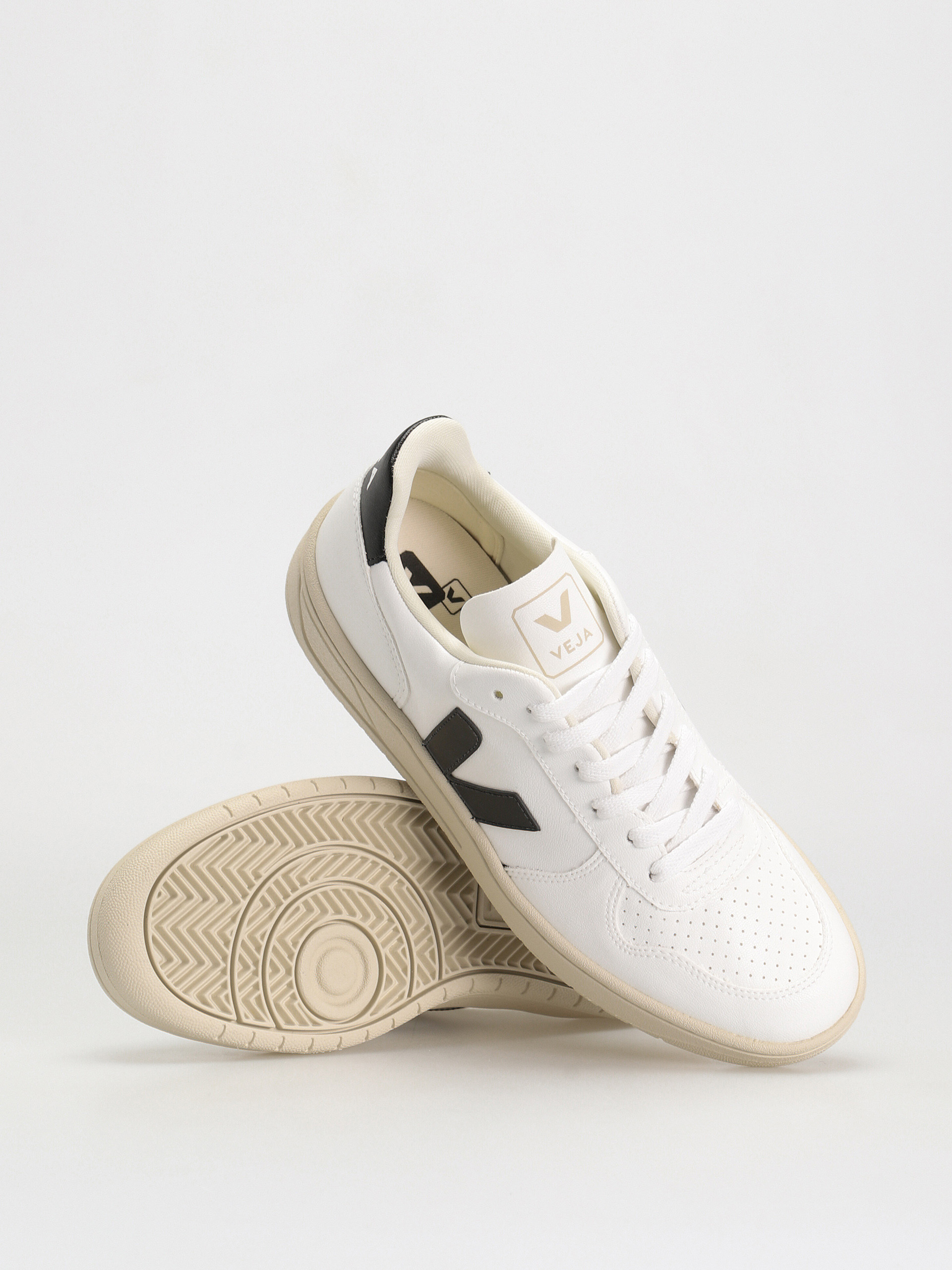 Veja V-10 Cipők (white black)