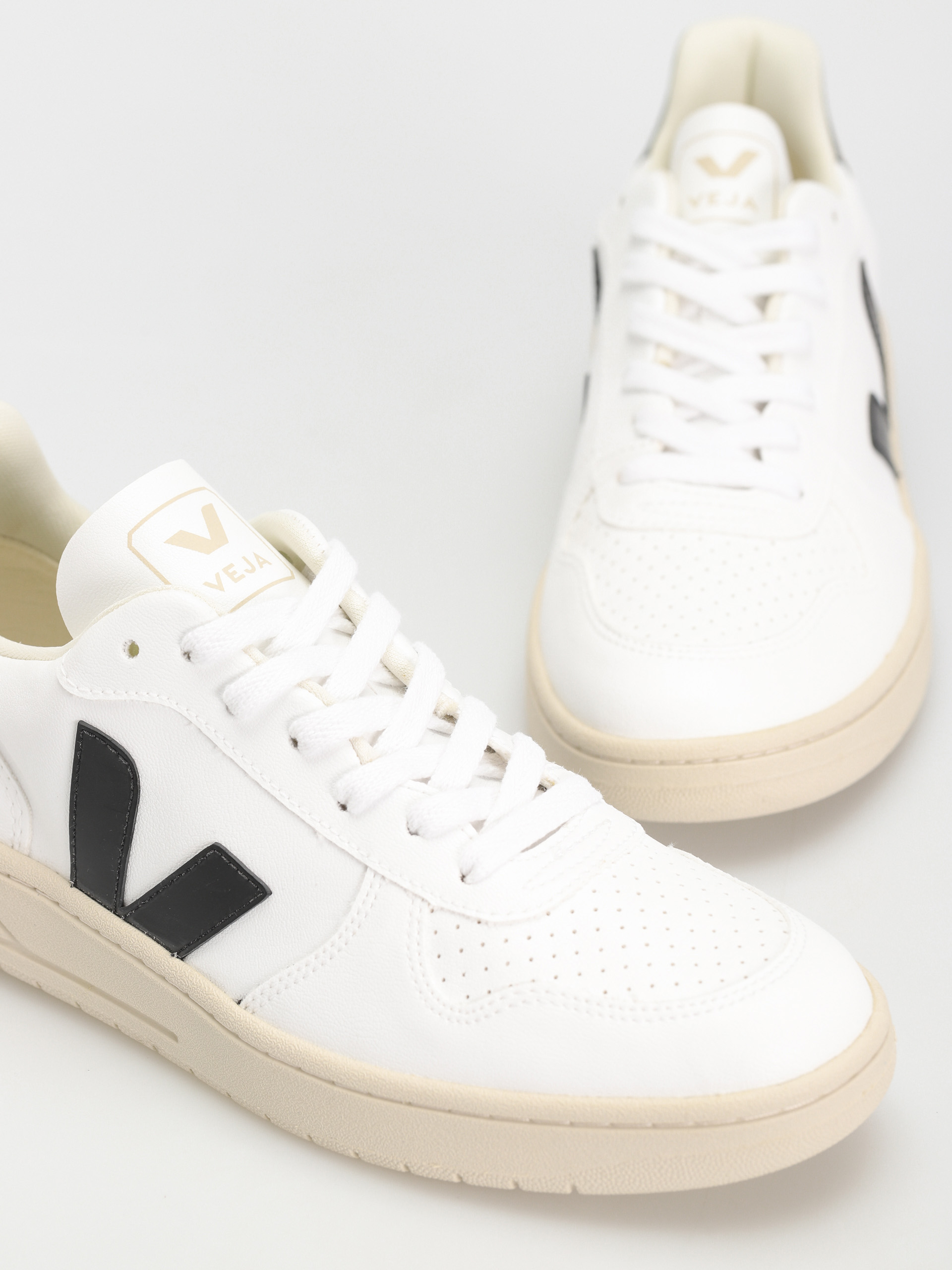 Veja V-10 Cipők (white black)