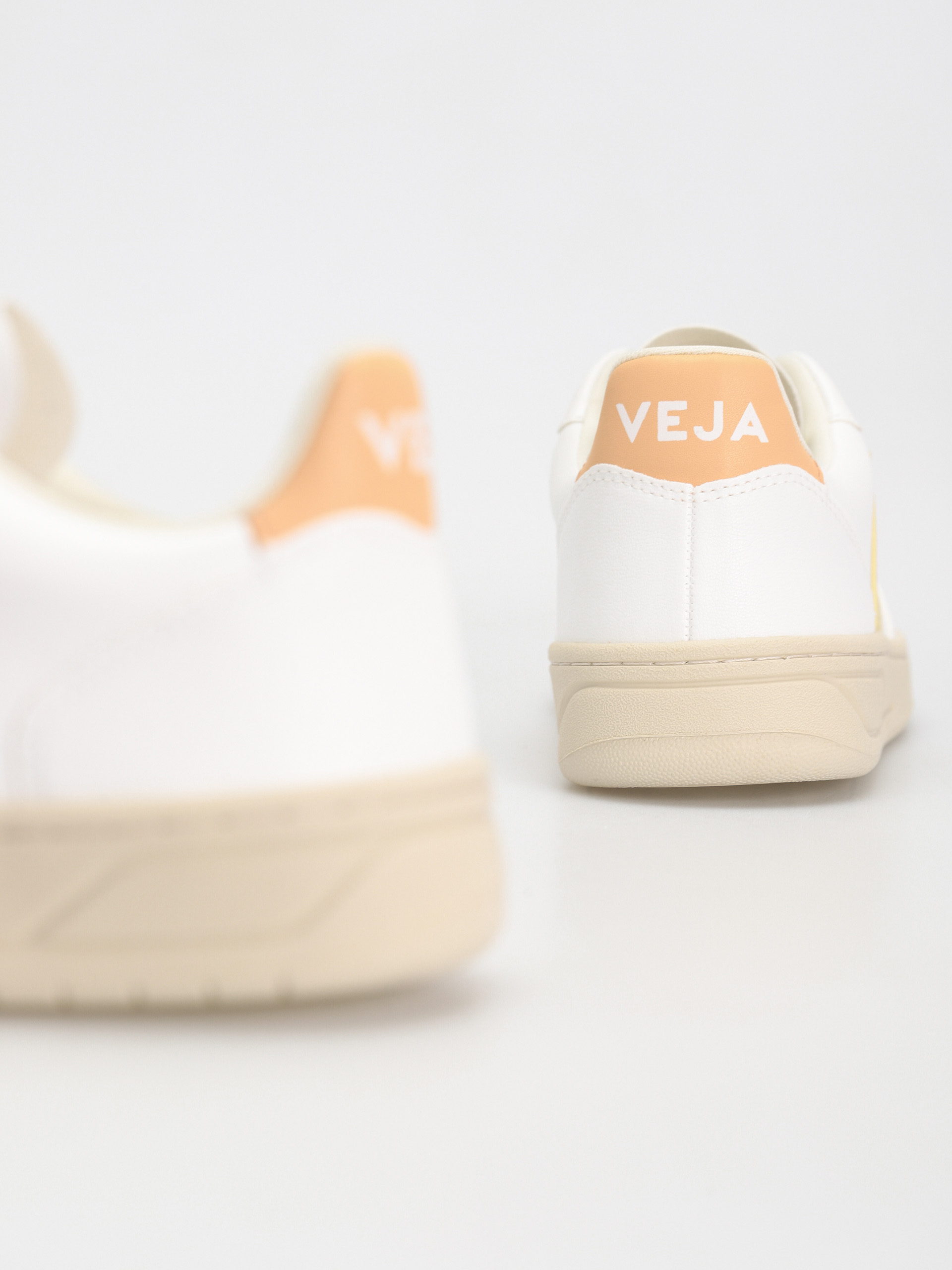 Veja V-10 Cipők Wmn (white sun peach)