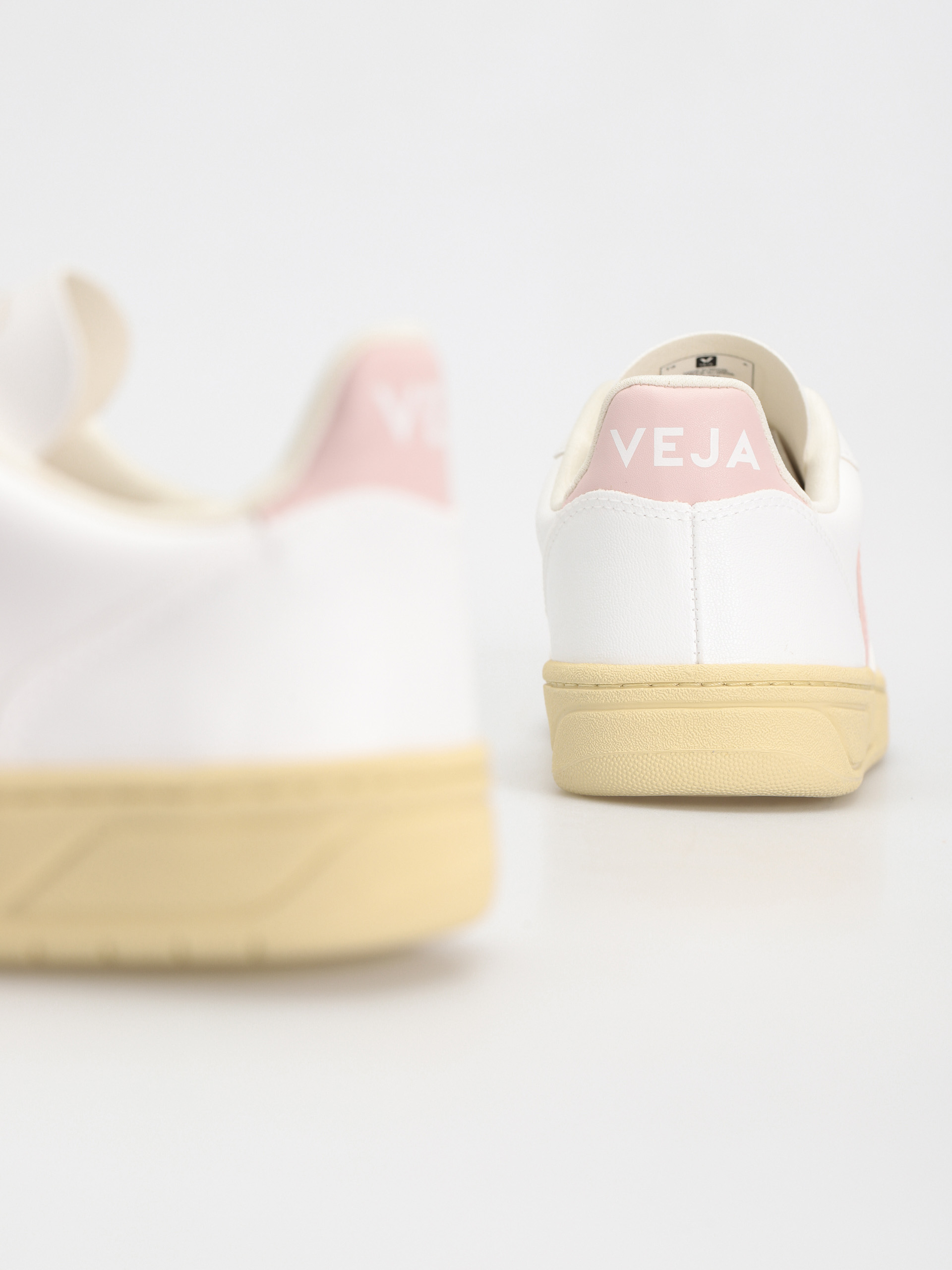 Veja V-10 Cipők Wmn (white petale)